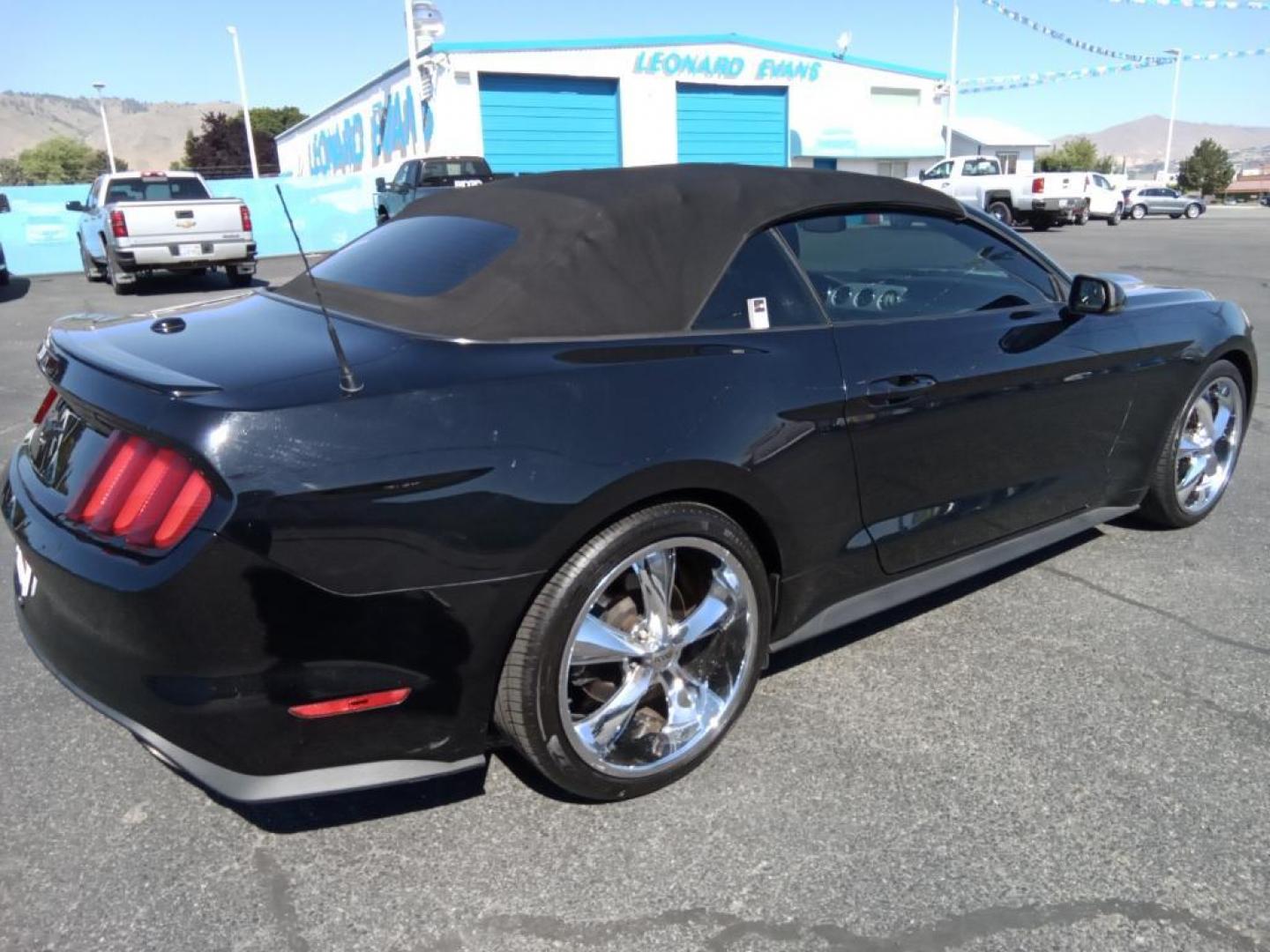 2016 Shadow Black /Yellow Jacket Ford Mustang EcoBoost Premium Convertible (1FATP8UH1G5) with an 2.3L L4 DOHC 16V engine, 6-speed automatic transmission, located at 6064 Gull Rd, Kalamazoo, MI, 49048, (269) 222-0088, 42.328388, -85.512924 - <b>Equipment</b><br>Bluetooth technology is built into this unit, keeping your hands on the steering wheel and your focus on the road. The leather seats in this unit are a must for buyers looking for comfort, durability, and style. This unit has a clean CARFAX vehicle history report. This model keep - Photo#5