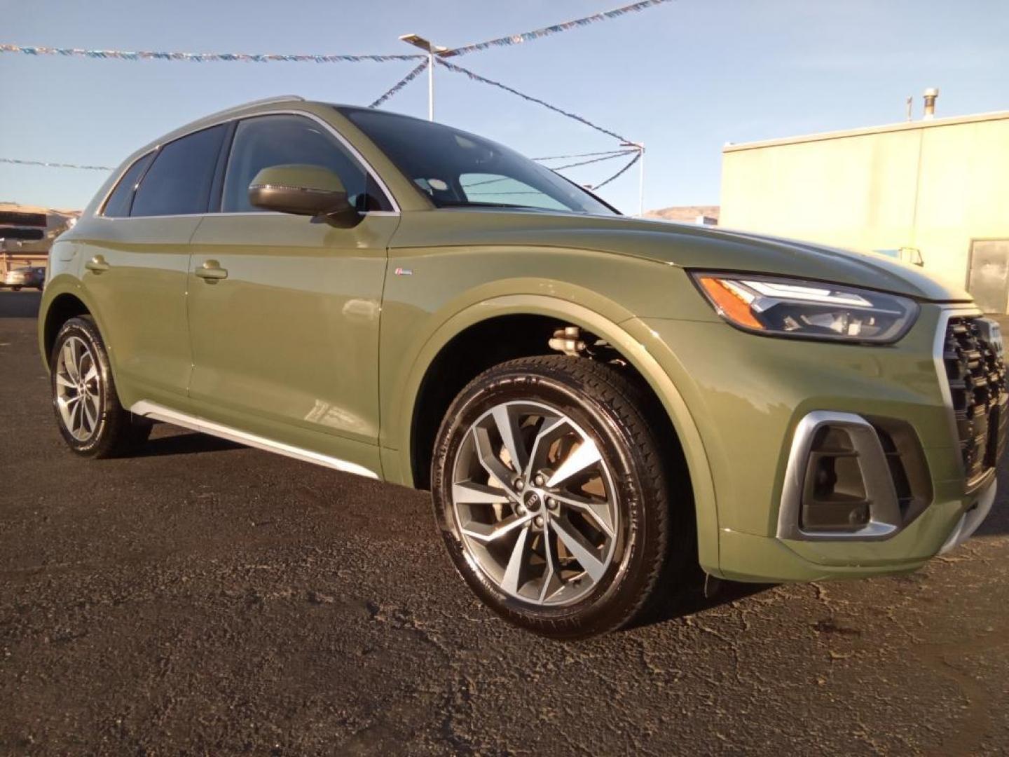 2023 District Green Metallic Audi Q5 2.0T Progressiv quattro (WA1EAAFY6P2) with an 2.0L L4 DOHC 16V engine, 7A transmission, located at 6064 Gull Rd, Kalamazoo, MI, 49048, (269) 222-0088, 42.328388, -85.512924 - The leather seats in this Audi Q5 are a must for buyers looking for comfort, durability, and style. See what's behind you with the back up camera on it. This mid-size suv's AutoCheck: 1 owner, assurance of single-owner history for peace of mind. The state of the art park assist system will guide you - Photo#4