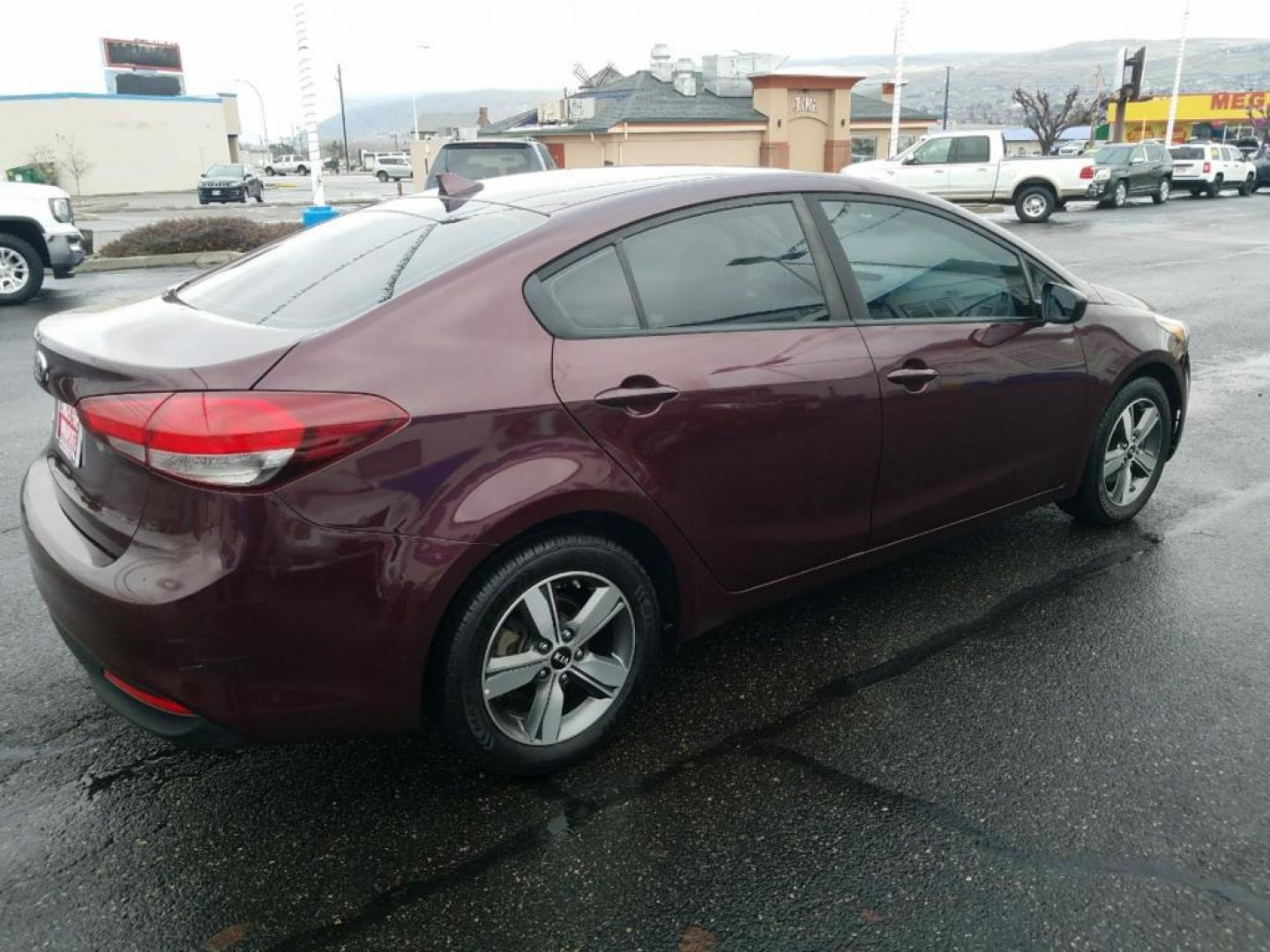 2018 Garnet Red /Black Kia Forte LX 6M (3KPFL4A79JE) with an 2.0L L4 DOHC 16V engine, 6M transmission, located at 6064 Gull Rd, Kalamazoo, MI, 49048, (269) 222-0088, 42.328388, -85.512924 - <b>Equipment</b><br>The vehicle offers Android Auto for seamless smartphone integration. Bluetooth technology is built into the vehicle, keeping your hands on the steering wheel and your focus on the road. See what's behind you with the back up camera on this Kia Forte. The Kia Forte offers Apple Ca - Photo#7