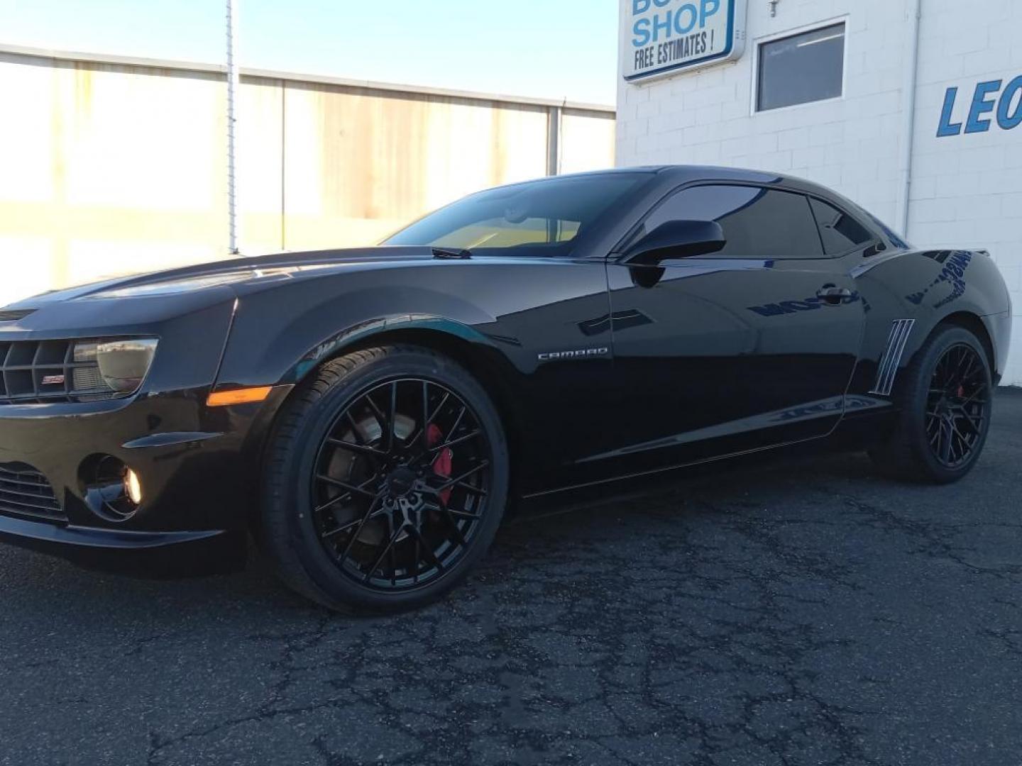 2010 Black /Black Chevrolet Camaro 1SS Coupe (2G1FK1EJ4A9) with an 6.2L V8 OHV 16V engine, 6-speed automatic transmission, located at 6064 Gull Rd, Kalamazoo, MI, 49048, (269) 222-0088, 42.328388, -85.512924 - <b>Equipment</b><br>with XM/Sirus Satellite Radio you are no longer restricted by poor quality local radio stations while driving this vehicle. Anywhere on the planet, you will have hundreds of digital stations to choose from. It features a hands-free Bluetooth phone system. The state of the art pa - Photo#2