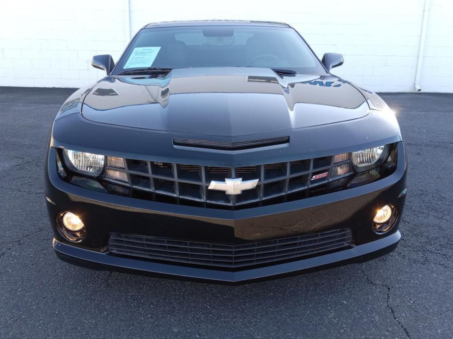 2010 Black /Black Chevrolet Camaro 1SS Coupe (2G1FK1EJ4A9) with an 6.2L V8 OHV 16V engine, 6-speed automatic transmission, located at 6064 Gull Rd, Kalamazoo, MI, 49048, (269) 222-0088, 42.328388, -85.512924 - <b>Equipment</b><br>with XM/Sirus Satellite Radio you are no longer restricted by poor quality local radio stations while driving this vehicle. Anywhere on the planet, you will have hundreds of digital stations to choose from. It features a hands-free Bluetooth phone system. The state of the art pa - Photo#3