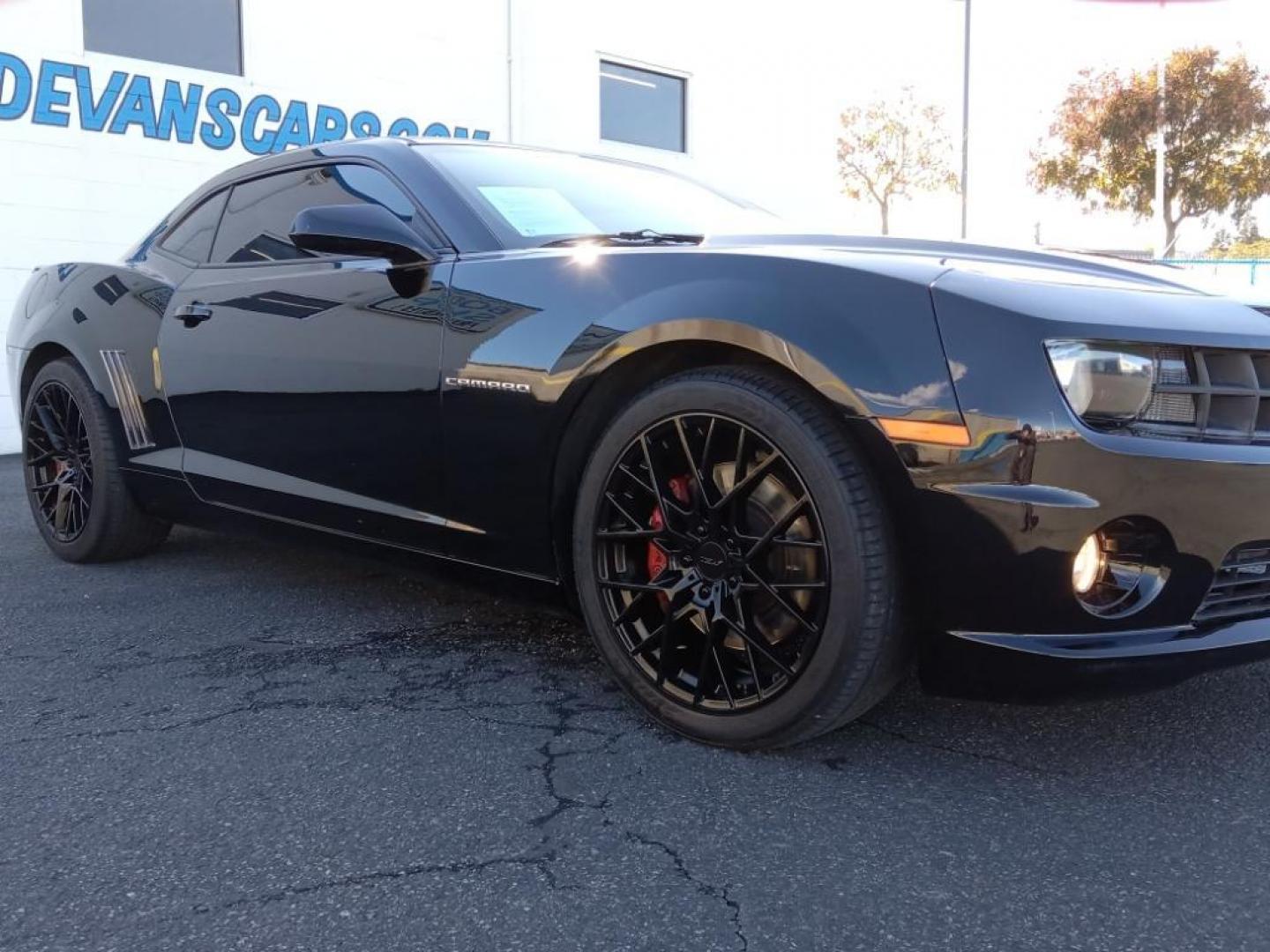 2010 Black /Black Chevrolet Camaro 1SS Coupe (2G1FK1EJ4A9) with an 6.2L V8 OHV 16V engine, 6-speed automatic transmission, located at 6064 Gull Rd, Kalamazoo, MI, 49048, (269) 222-0088, 42.328388, -85.512924 - <b>Equipment</b><br>with XM/Sirus Satellite Radio you are no longer restricted by poor quality local radio stations while driving this vehicle. Anywhere on the planet, you will have hundreds of digital stations to choose from. It features a hands-free Bluetooth phone system. The state of the art pa - Photo#4