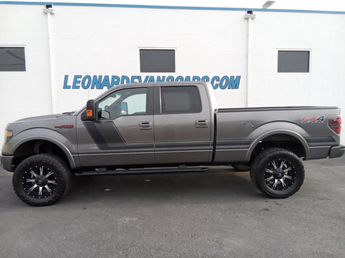 2014 Sterling Gray Metallic /Black Ford F-150 FX4 SuperCrew 5.5-ft. Bed 4WD (1FTFW1ET4EF) with an 3.5L V6 TURBO engine, 6-Speed Automatic transmission, located at 6064 Gull Rd, Kalamazoo, MI, 49048, (269) 222-0088, 42.328388, -85.512924 - Our dealership has already run the CARFAX report and it is clean. A clean CARFAX is a great asset for resale value in the future. This 1/2 ton pickup emanates grace with its stylish gray exterior. Set the temperature exactly where you are most comfortable in this unit. The fan speed and temperature - Photo#1