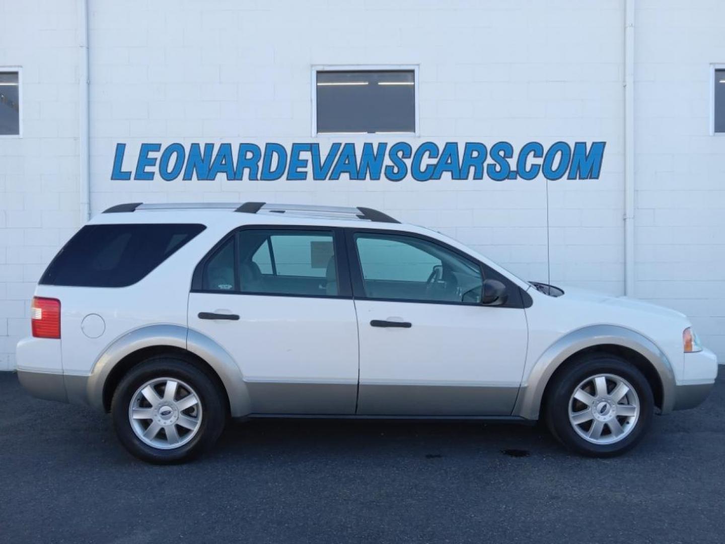 2006 White Ford Freestyle SE AWD (1FMZK04126G) with an 3.0L V6 DOHC 24V engine, Automatic CVT Overdrive transmission, located at 6064 Gull Rd, Kalamazoo, MI, 49048, (269) 222-0088, 42.328388, -85.512924 - Our dealership has already run the CARFAX report and it is clean. A clean CARFAX is a great asset for resale value in the future. Conquer any rainy, snowy, or icy road conditions this winter with the all wheel drive system on this vehicle. Set the temperature exactly where you are most comfortable - Photo#0