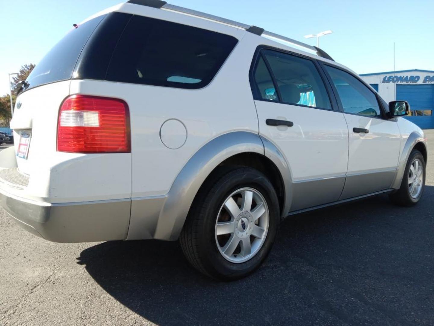 2006 White Ford Freestyle SE AWD (1FMZK04126G) with an 3.0L V6 DOHC 24V engine, Automatic CVT Overdrive transmission, located at 6064 Gull Rd, Kalamazoo, MI, 49048, (269) 222-0088, 42.328388, -85.512924 - Our dealership has already run the CARFAX report and it is clean. A clean CARFAX is a great asset for resale value in the future. Conquer any rainy, snowy, or icy road conditions this winter with the all wheel drive system on this vehicle. Set the temperature exactly where you are most comfortable - Photo#5