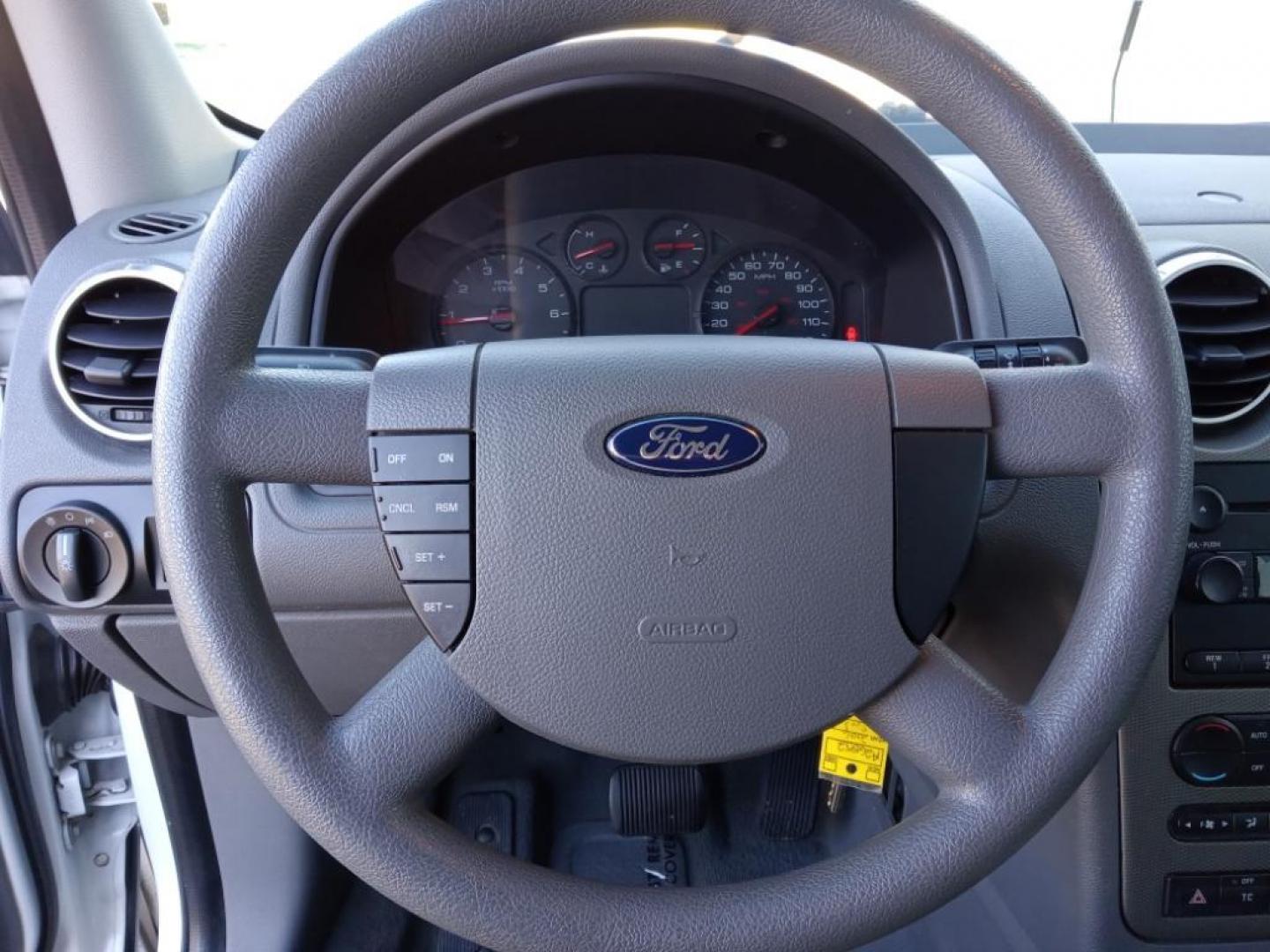 2006 White Ford Freestyle SE AWD (1FMZK04126G) with an 3.0L V6 DOHC 24V engine, Automatic CVT Overdrive transmission, located at 6064 Gull Rd, Kalamazoo, MI, 49048, (269) 222-0088, 42.328388, -85.512924 - Our dealership has already run the CARFAX report and it is clean. A clean CARFAX is a great asset for resale value in the future. Conquer any rainy, snowy, or icy road conditions this winter with the all wheel drive system on this vehicle. Set the temperature exactly where you are most comfortable - Photo#10