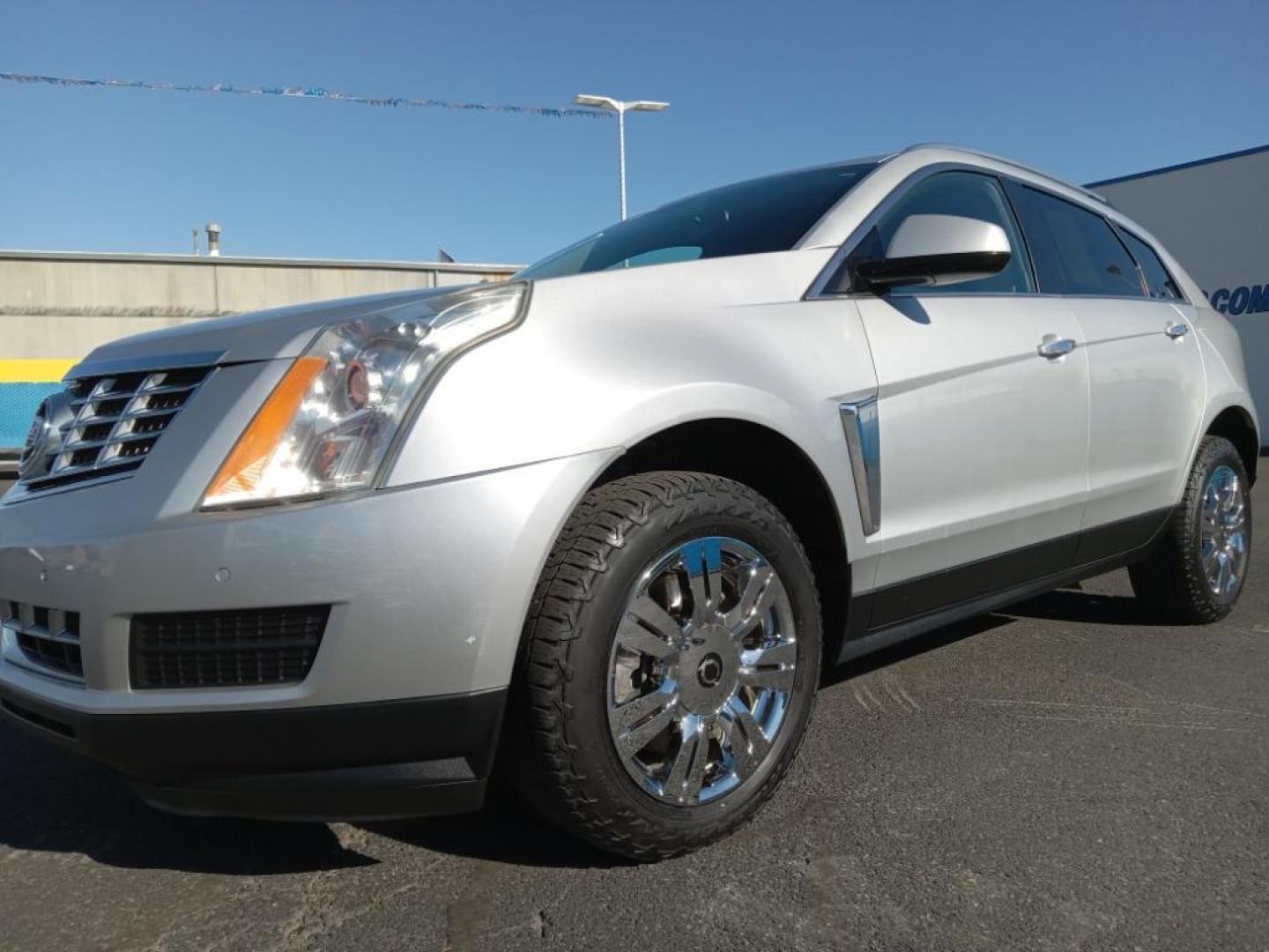 2015 Radiant Silver Metallic /Ebony/Ebony Accents Cadillac SRX Luxury Collection AWD (3GYFNEE33FS) with an 3.6L V6 DOHC 24V FFV engine, 6-Speed Automatic transmission, located at 6064 Gull Rd, Kalamazoo, MI, 49048, (269) 222-0088, 42.328388, -85.512924 - <b>Equipment</b><br>The leather seats in this Cadillac SRX are a must for buyers looking for comfort, durability, and style. Keep your hands warm all winter with a heated steering wheel in it . Enjoy the heated seats in this unit you will never buy a vehicle without them. Everyone loves the comfor - Photo#2