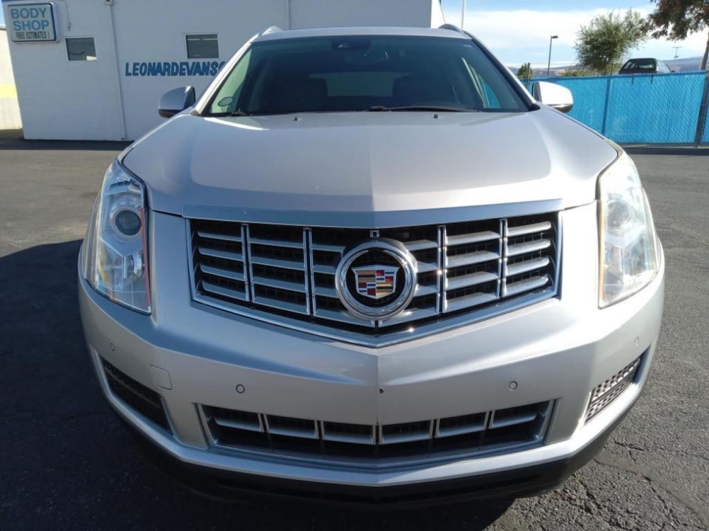 2015 Radiant Silver Metallic /Ebony/Ebony Accents Cadillac SRX Luxury Collection AWD (3GYFNEE33FS) with an 3.6L V6 DOHC 24V FFV engine, 6-Speed Automatic transmission, located at 6064 Gull Rd, Kalamazoo, MI, 49048, (269) 222-0088, 42.328388, -85.512924 - <b>Equipment</b><br>The leather seats in this Cadillac SRX are a must for buyers looking for comfort, durability, and style. Keep your hands warm all winter with a heated steering wheel in it . Enjoy the heated seats in this unit you will never buy a vehicle without them. Everyone loves the comfor - Photo#3