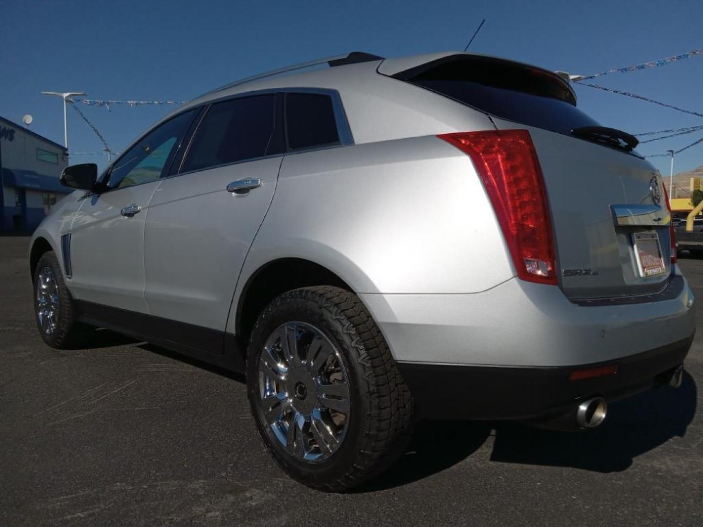 2015 Radiant Silver Metallic /Ebony/Ebony Accents Cadillac SRX Luxury Collection AWD (3GYFNEE33FS) with an 3.6L V6 DOHC 24V FFV engine, 6-Speed Automatic transmission, located at 6064 Gull Rd, Kalamazoo, MI, 49048, (269) 222-0088, 42.328388, -85.512924 - <b>Equipment</b><br>The leather seats in this Cadillac SRX are a must for buyers looking for comfort, durability, and style. Keep your hands warm all winter with a heated steering wheel in it . Enjoy the heated seats in this unit you will never buy a vehicle without them. Everyone loves the comfor - Photo#7