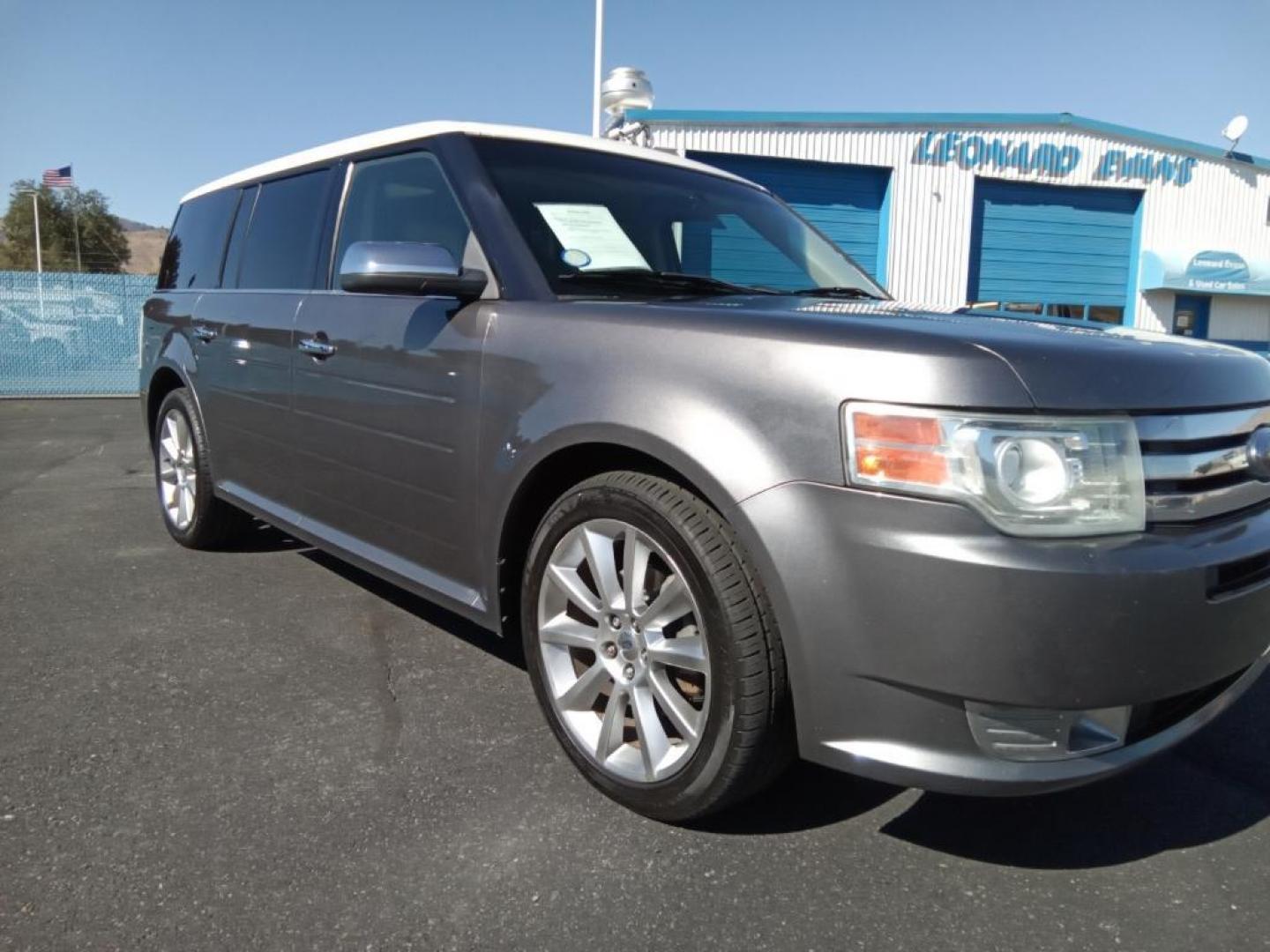 2010 Sterling Gray Metallic /Medium Light Stone Ford Flex Limited AWD (2FMHK6DC9AB) with an 3.5L V6 DOHC 24V engine, 6-Speed Automatic Overdrive transmission, located at 6064 Gull Rd, Kalamazoo, MI, 49048, (269) 222-0088, 42.328388, -85.512924 - <b>Equipment</b><br>This model offers Automatic Climate Control for personalized comfort. The state of the art park assist system will guide you easily into any spot. The installed navigation system will keep you on the right path. Bluetooth technology is built into this vehicle, keeping your hands - Photo#4