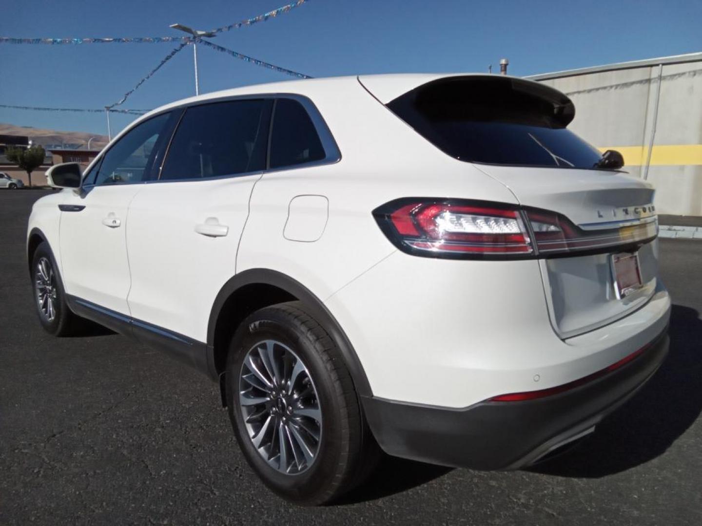 2023 Pristine White Metallic Tri-Coat Lincoln Nautilus Reserve AWD (2LMPJ8K95PB) with an 2.0L L4 DOHC 16V engine, 6A transmission, located at 6064 Gull Rd, Kalamazoo, MI, 49048, (269) 222-0088, 42.328388, -85.512924 - Protect the vehicle from unwanted accidents with a cutting edge backup camera system. Keep your hands warm all winter with a heated steering wheel in this mid-size suv . It offers Android Auto for seamless smartphone integration. This 2023 Lincoln Nautilus offers Apple CarPlay for seamless connect - Photo#7