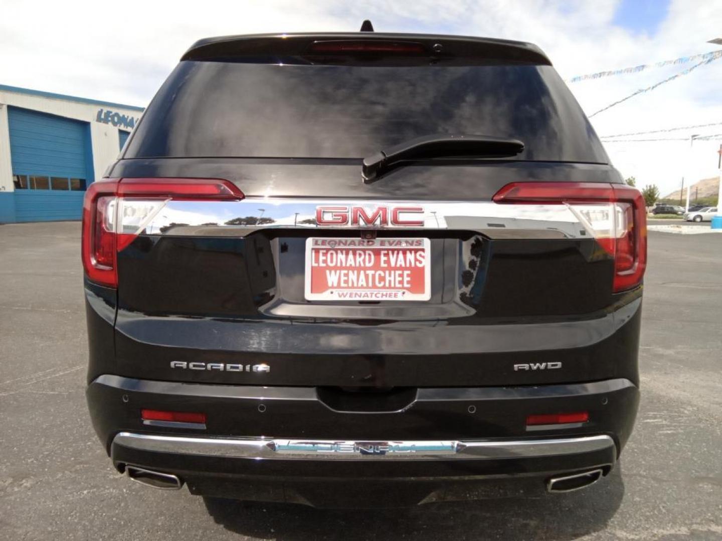 2021 Ebony Twilight Metallic GMC Acadia Denali AWD (1GKKNXLS9MZ) with an 3.6L V6 DOHC 24V engine, 6A transmission, located at 6064 Gull Rd, Kalamazoo, MI, 49048, (269) 222-0088, 42.328388, -85.512924 - The leather seats in it are a must for buyers looking for comfort, durability, and style. This vehicle offers Apple CarPlay for seamless connectivity. This mid-size suv's Lane Departure Warning keeps you safe by alerting you when you drift from your lane. Engulf yourself with the crystal clear sound - Photo#6