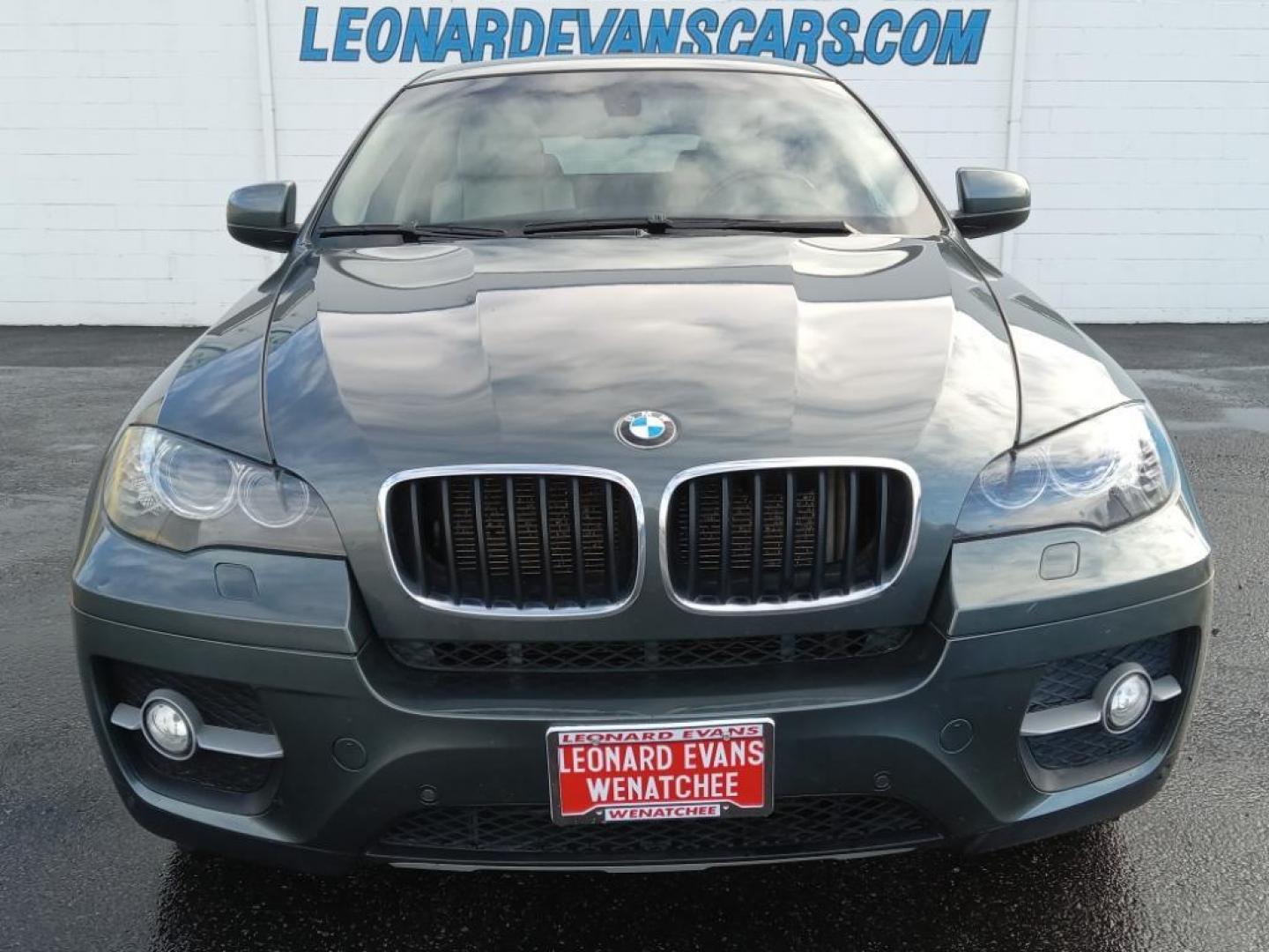 2008 Space Gray Metallic /Black BMW X6 xDrive35i (5UXFG43518L) with an 3.0L L6 DOHC 24V engine, 6-Speed Automatic Overdrive transmission, located at 6064 Gull Rd, Kalamazoo, MI, 49048, (269) 222-0088, 42.328388, -85.512924 - <b>Equipment</b><br>The state of the art park assist system will guide you easily into any spot. The leather seats in the BMW X6 are a must for buyers looking for comfort, durability, and style. This vehicle has a clean AutoCheck report. Night driving with HID Xenon headlamps is a breeze in this 200 - Photo#3