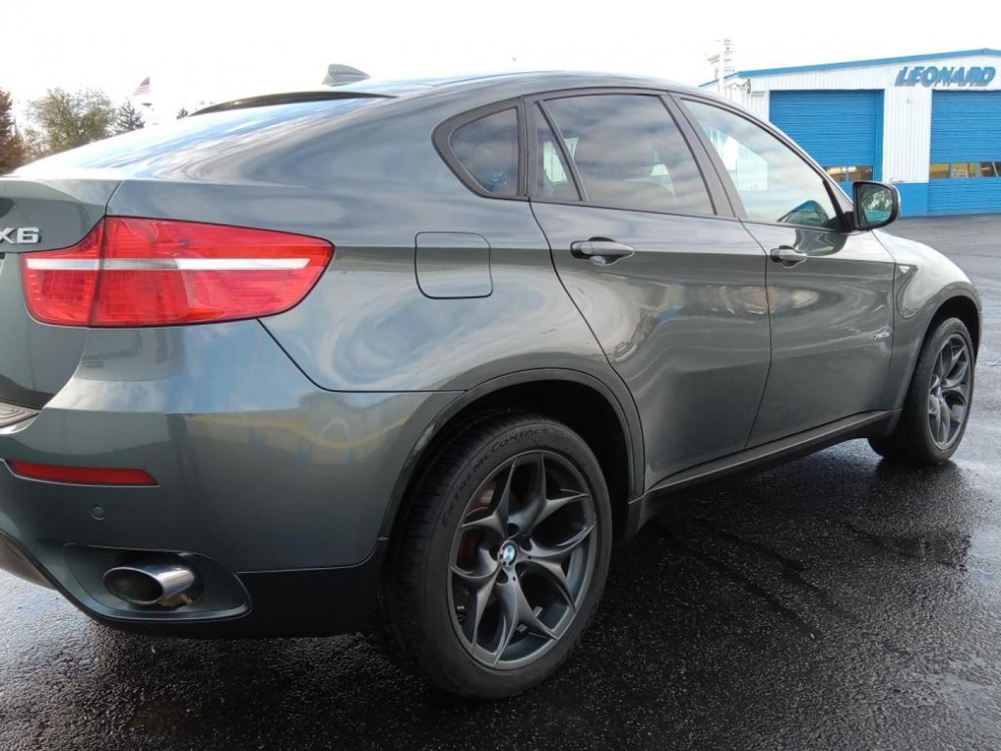 2008 Space Gray Metallic /Black BMW X6 xDrive35i (5UXFG43518L) with an 3.0L L6 DOHC 24V engine, 6-Speed Automatic Overdrive transmission, located at 6064 Gull Rd, Kalamazoo, MI, 49048, (269) 222-0088, 42.328388, -85.512924 - <b>Equipment</b><br>The state of the art park assist system will guide you easily into any spot. The leather seats in the BMW X6 are a must for buyers looking for comfort, durability, and style. This vehicle has a clean AutoCheck report. Night driving with HID Xenon headlamps is a breeze in this 200 - Photo#5