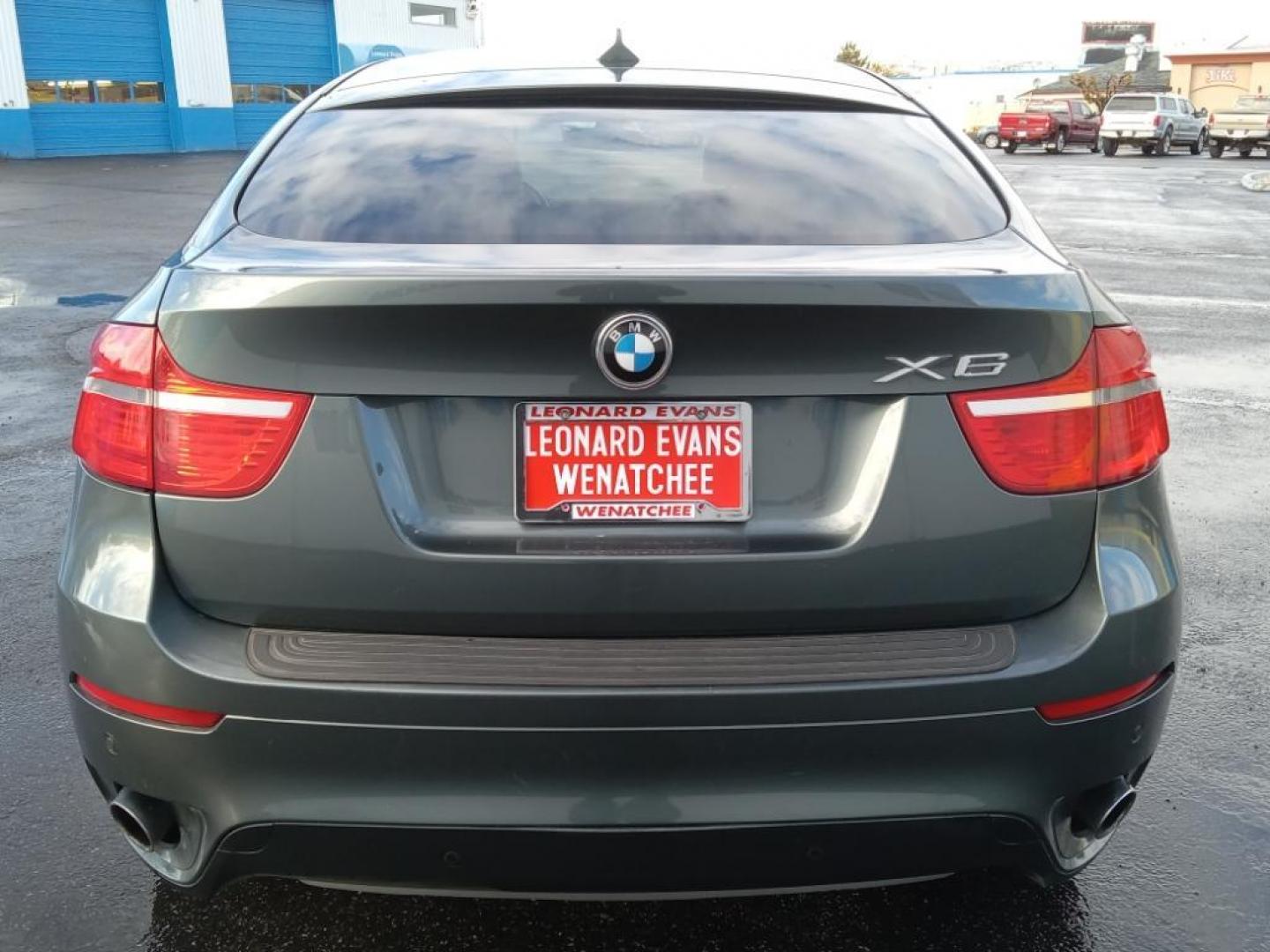 2008 Space Gray Metallic /Black BMW X6 xDrive35i (5UXFG43518L) with an 3.0L L6 DOHC 24V engine, 6-Speed Automatic Overdrive transmission, located at 6064 Gull Rd, Kalamazoo, MI, 49048, (269) 222-0088, 42.328388, -85.512924 - <b>Equipment</b><br>The state of the art park assist system will guide you easily into any spot. The leather seats in the BMW X6 are a must for buyers looking for comfort, durability, and style. This vehicle has a clean AutoCheck report. Night driving with HID Xenon headlamps is a breeze in this 200 - Photo#6