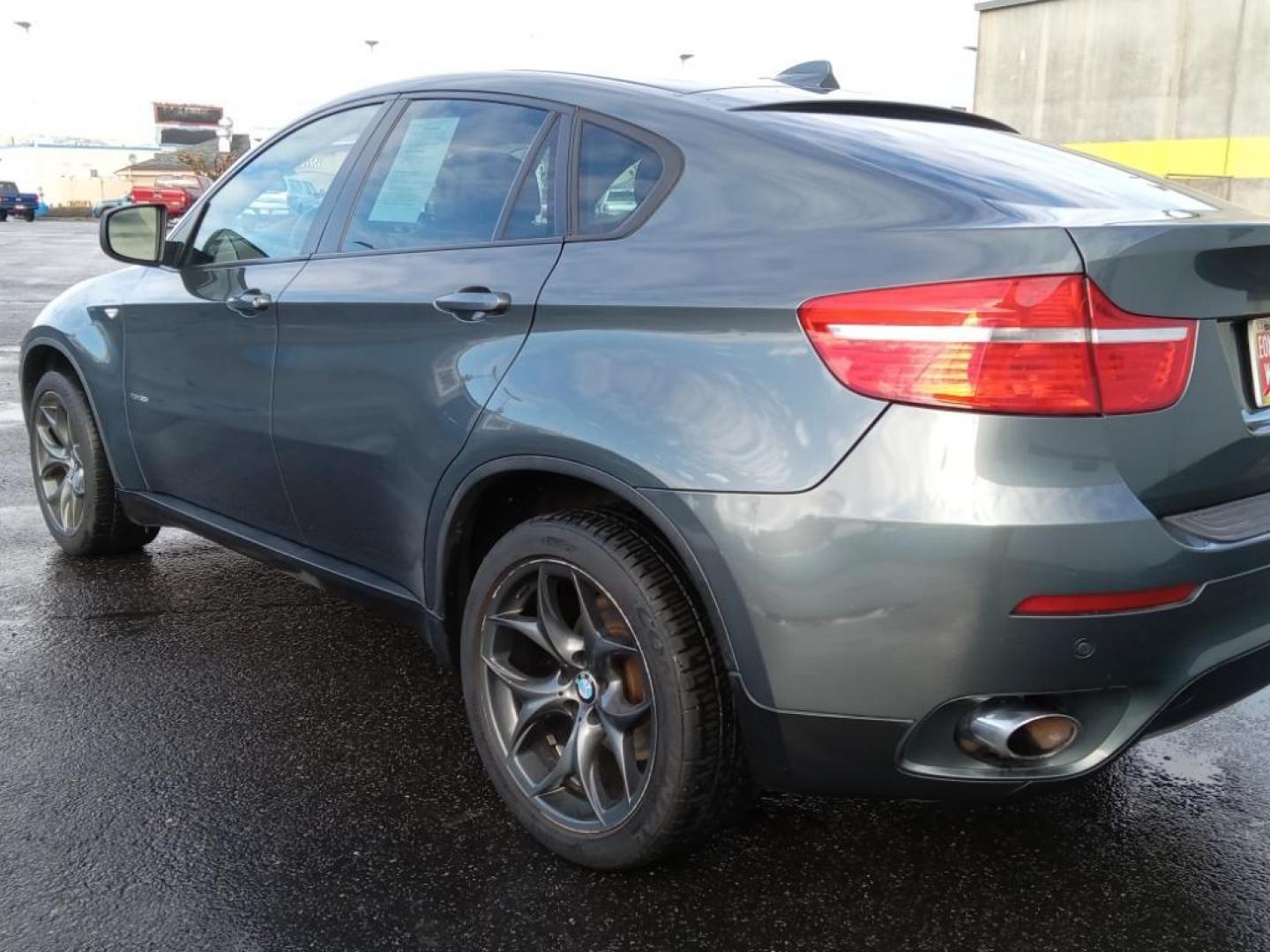 2008 Space Gray Metallic /Black BMW X6 xDrive35i (5UXFG43518L) with an 3.0L L6 DOHC 24V engine, 6-Speed Automatic Overdrive transmission, located at 6064 Gull Rd, Kalamazoo, MI, 49048, (269) 222-0088, 42.328388, -85.512924 - <b>Equipment</b><br>The state of the art park assist system will guide you easily into any spot. The leather seats in the BMW X6 are a must for buyers looking for comfort, durability, and style. This vehicle has a clean AutoCheck report. Night driving with HID Xenon headlamps is a breeze in this 200 - Photo#7