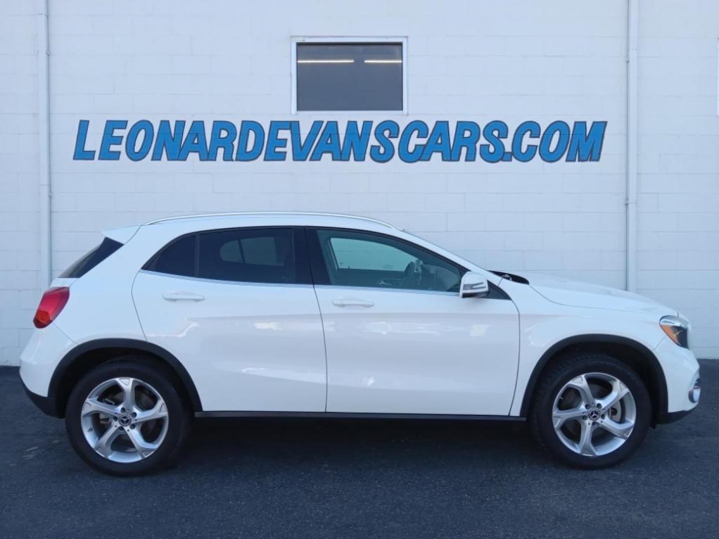 2020 Polar White /Black Mercedes-Benz GLA-Class GLA250 4MATIC (WDCTG4GB9LU) with an 2.0L L4 DOHC 16V TURBO engine, 7A transmission, located at 6064 Gull Rd, Kalamazoo, MI, 49048, (269) 222-0088, 42.328388, -85.512924 - <b>Equipment</b><br>See what's behind you with the back up camera on this small suv. This small suv has only one previous owner, verified by AutoCheck. It features a hands-free Bluetooth phone system. The leather seats in the Mercedes-Benz GLA are a must for buyers looking for comfort, durability, a - Photo#0