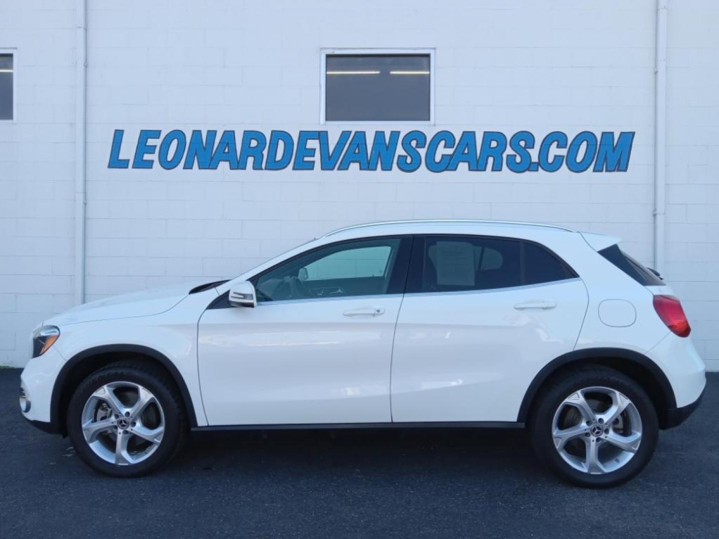 2020 Polar White /Black Mercedes-Benz GLA-Class GLA250 4MATIC (WDCTG4GB9LU) with an 2.0L L4 DOHC 16V TURBO engine, 7A transmission, located at 6064 Gull Rd, Kalamazoo, MI, 49048, (269) 222-0088, 42.328388, -85.512924 - <b>Equipment</b><br>See what's behind you with the back up camera on this small suv. This small suv has only one previous owner, verified by AutoCheck. It features a hands-free Bluetooth phone system. The leather seats in the Mercedes-Benz GLA are a must for buyers looking for comfort, durability, a - Photo#1