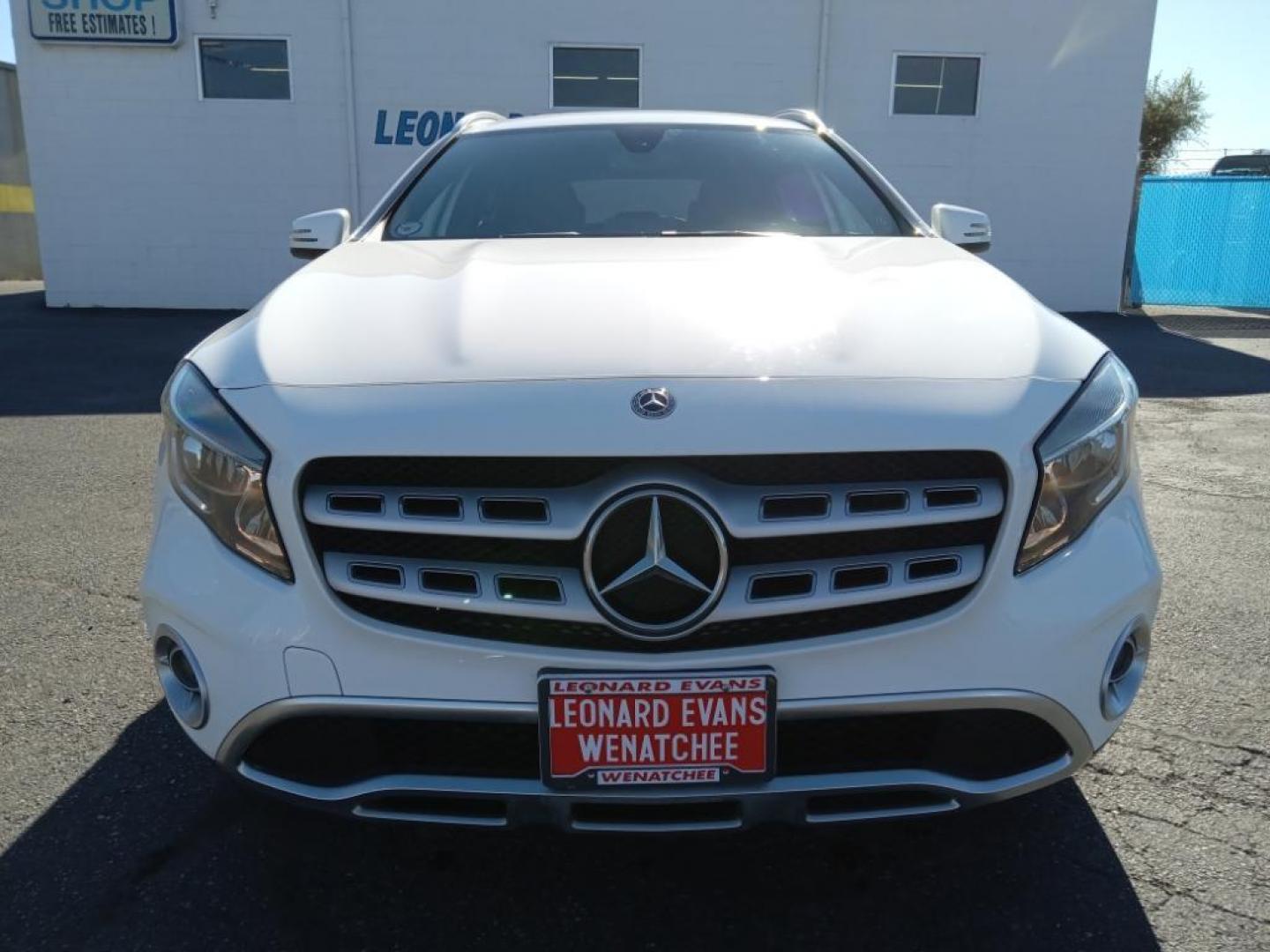 2020 Polar White /Black Mercedes-Benz GLA-Class GLA250 4MATIC (WDCTG4GB9LU) with an 2.0L L4 DOHC 16V TURBO engine, 7A transmission, located at 6064 Gull Rd, Kalamazoo, MI, 49048, (269) 222-0088, 42.328388, -85.512924 - <b>Equipment</b><br>See what's behind you with the back up camera on this small suv. This small suv has only one previous owner, verified by AutoCheck. It features a hands-free Bluetooth phone system. The leather seats in the Mercedes-Benz GLA are a must for buyers looking for comfort, durability, a - Photo#3