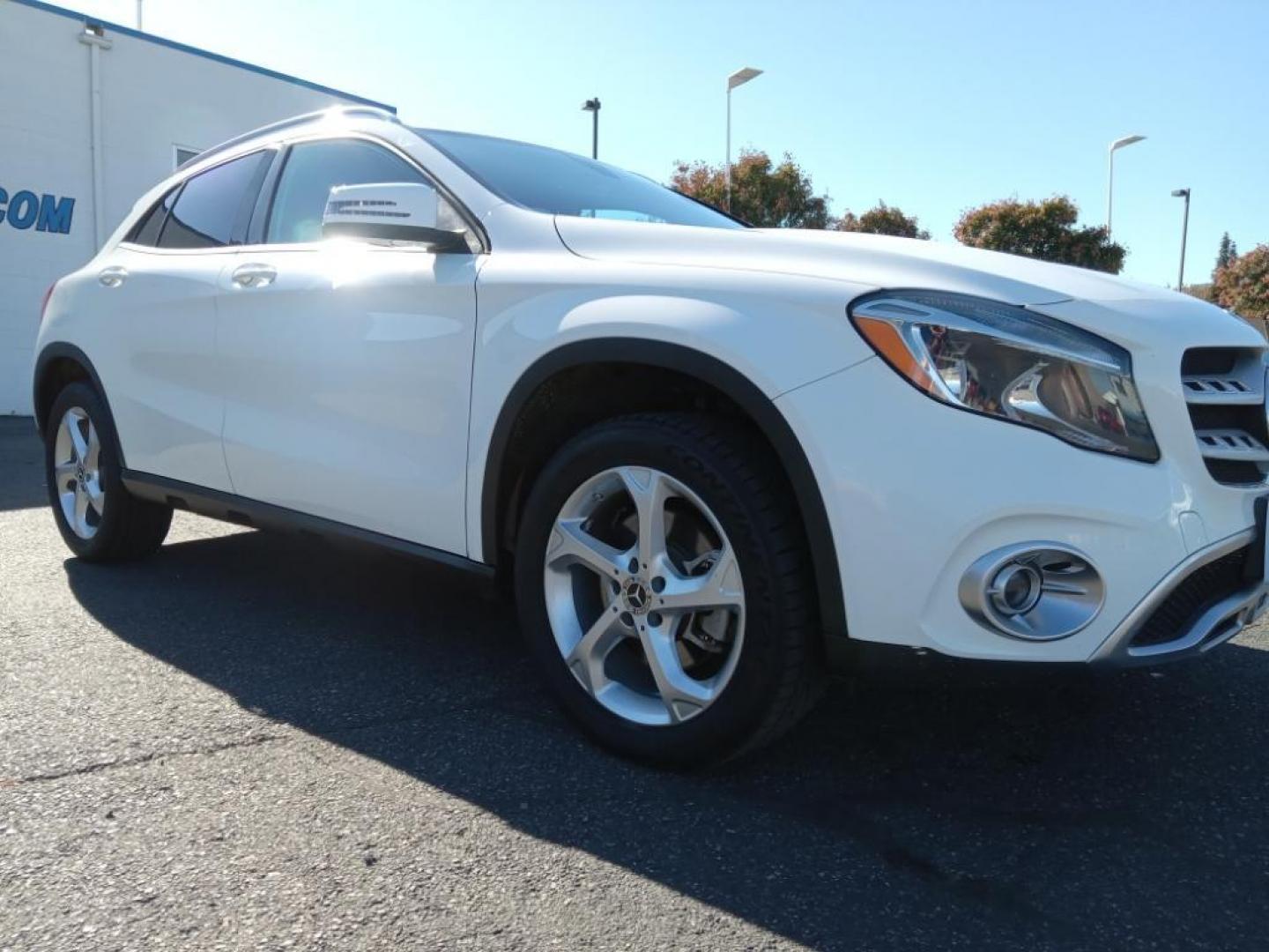 2020 Polar White /Black Mercedes-Benz GLA-Class GLA250 4MATIC (WDCTG4GB9LU) with an 2.0L L4 DOHC 16V TURBO engine, 7A transmission, located at 6064 Gull Rd, Kalamazoo, MI, 49048, (269) 222-0088, 42.328388, -85.512924 - <b>Equipment</b><br>See what's behind you with the back up camera on this small suv. This small suv has only one previous owner, verified by AutoCheck. It features a hands-free Bluetooth phone system. The leather seats in the Mercedes-Benz GLA are a must for buyers looking for comfort, durability, a - Photo#4