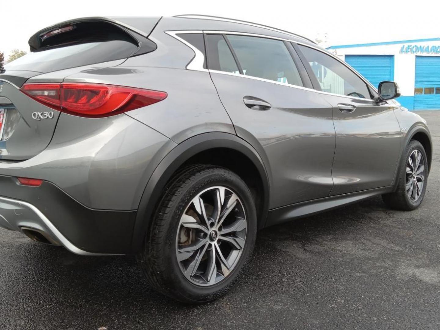 2017 Graphite Shadow /Graphite Infiniti QX30 Luxury AWD (SJKCH5CR6HA) with an 2.0L L4 DOHC 16V engine, 7A transmission, located at 6064 Gull Rd, Kalamazoo, MI, 49048, (269) 222-0088, 42.328388, -85.512924 - The leather seats in this model are a must for buyers looking for comfort, durability, and style. Protect the INFINITI QX30 from unwanted accidents with a cutting edge backup camera system. It features a hands-free Bluetooth phone system. This vehicle keeps you comfortable with Auto Climate. This 20 - Photo#5