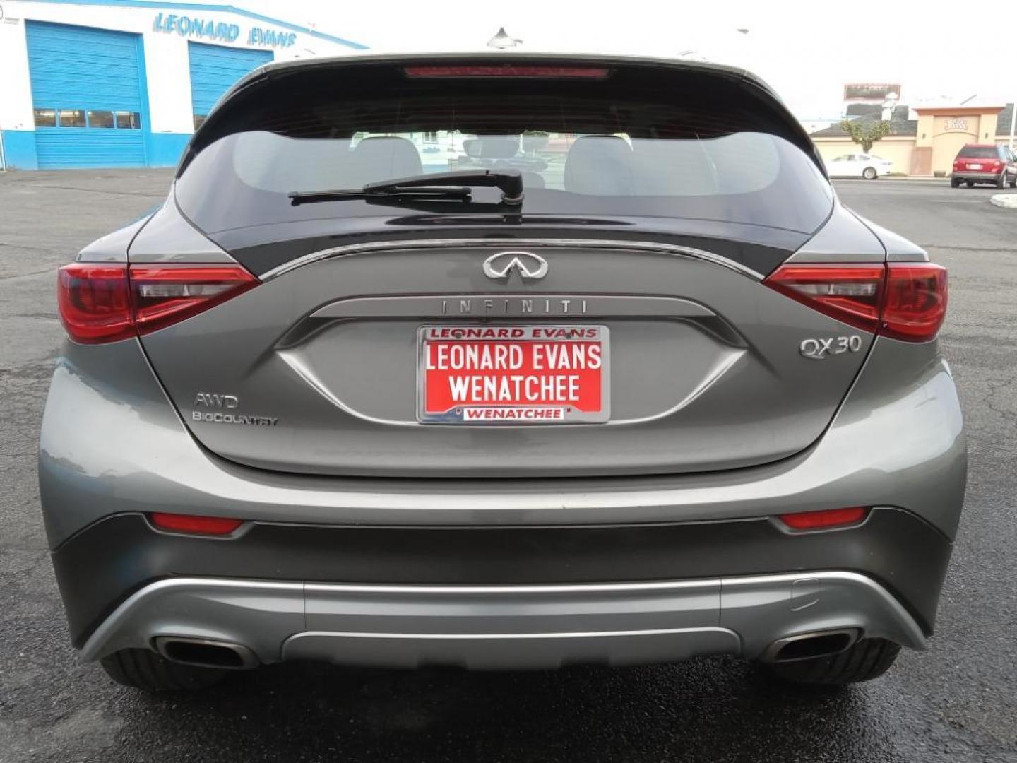 2017 Graphite Shadow /Graphite Infiniti QX30 Luxury AWD (SJKCH5CR6HA) with an 2.0L L4 DOHC 16V engine, 7A transmission, located at 6064 Gull Rd, Kalamazoo, MI, 49048, (269) 222-0088, 42.328388, -85.512924 - The leather seats in this model are a must for buyers looking for comfort, durability, and style. Protect the INFINITI QX30 from unwanted accidents with a cutting edge backup camera system. It features a hands-free Bluetooth phone system. This vehicle keeps you comfortable with Auto Climate. This 20 - Photo#6