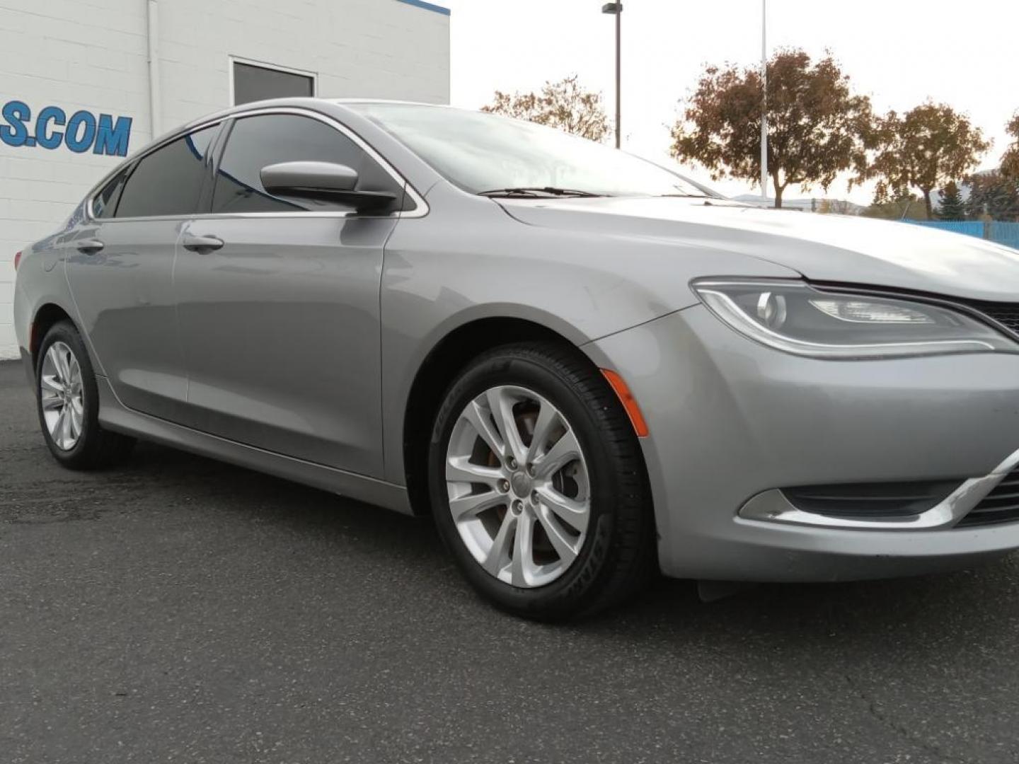 2016 Billet Silver Metallic Clearcoat Chrysler 200 Limited (1C3CCCAG8GN) with an 3.6L V6 DOHC 24V FFV engine, 9A transmission, located at 6064 Gull Rd, Kalamazoo, MI, 49048, (269) 222-0088, 42.328388, -85.512924 - Protect the vehicle from unwanted accidents with a cutting edge backup camera system. The Chrysler 200 features a hands-free Bluetooth phone system. It has a clean AutoCheck report, ensuring its impeccable vehicle history. The vehicle has only one previous owner, verified by AutoCheck. This 2016 Chr - Photo#4