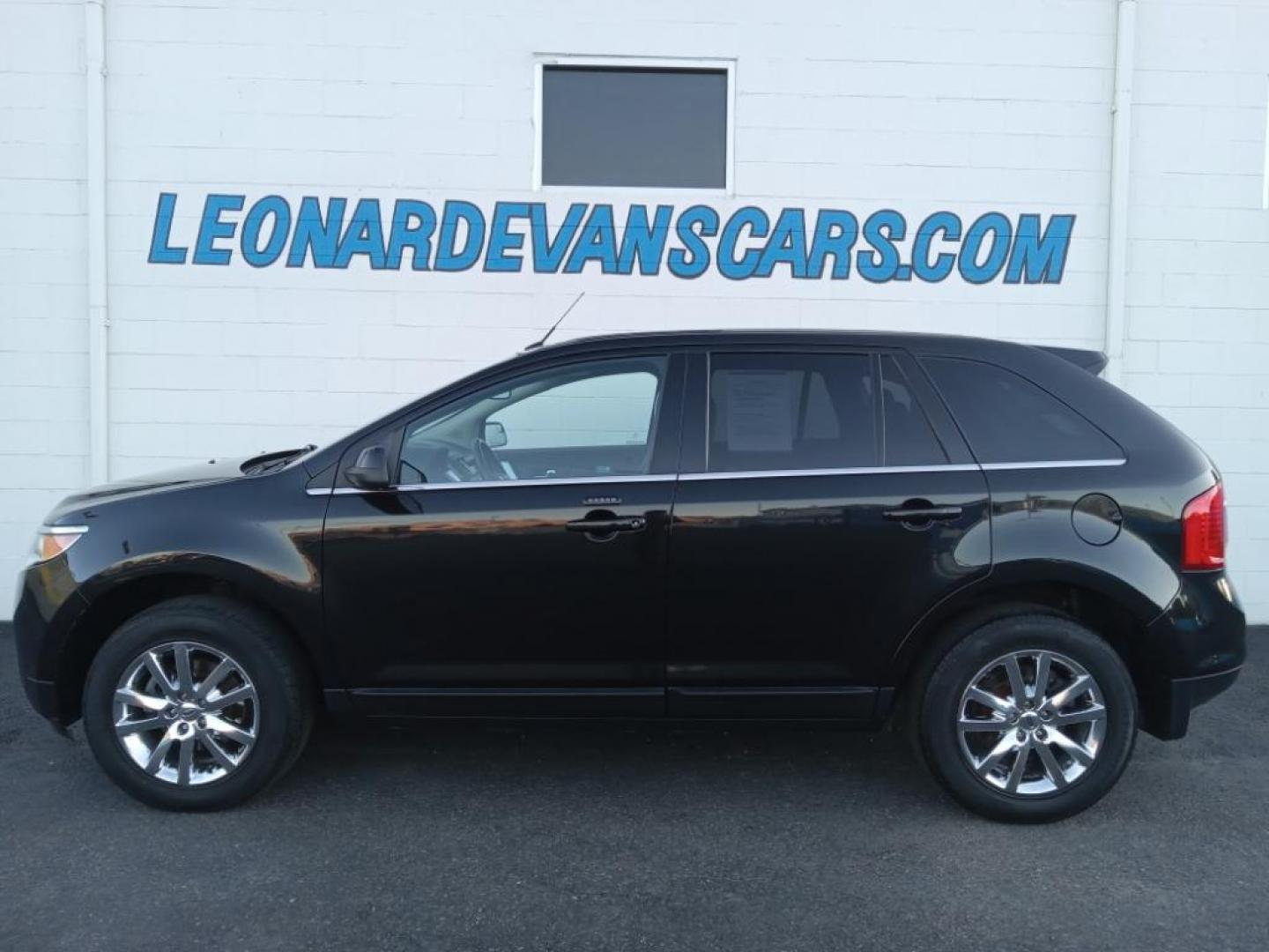 2013 Tuxedo Black Metallic /Charcoal Black Ford Edge Limited AWD (2FMDK4KC9DB) with an 3.5L V6 DOHC 24V engine, 6-Speed Automatic transmission, located at 6064 Gull Rd, Kalamazoo, MI, 49048, (269) 222-0088, 42.328388, -85.512924 - <b>Equipment</b><br>The vehicle keeps you comfortable with Auto Climate. The state of the art park assist system will guide you easily into any spot. The leather seats in this Ford Edge are a must for buyers looking for comfort, durability, and style. Protect this unit from unwanted accidents with a - Photo#1