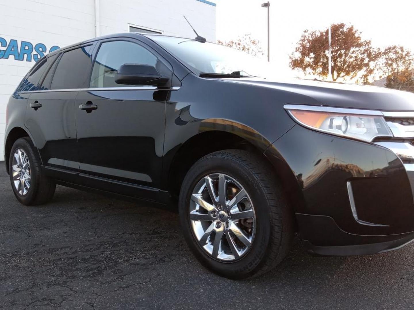 2013 Tuxedo Black Metallic /Charcoal Black Ford Edge Limited AWD (2FMDK4KC9DB) with an 3.5L V6 DOHC 24V engine, 6-Speed Automatic transmission, located at 6064 Gull Rd, Kalamazoo, MI, 49048, (269) 222-0088, 42.328388, -85.512924 - <b>Equipment</b><br>The vehicle keeps you comfortable with Auto Climate. The state of the art park assist system will guide you easily into any spot. The leather seats in this Ford Edge are a must for buyers looking for comfort, durability, and style. Protect this unit from unwanted accidents with a - Photo#4