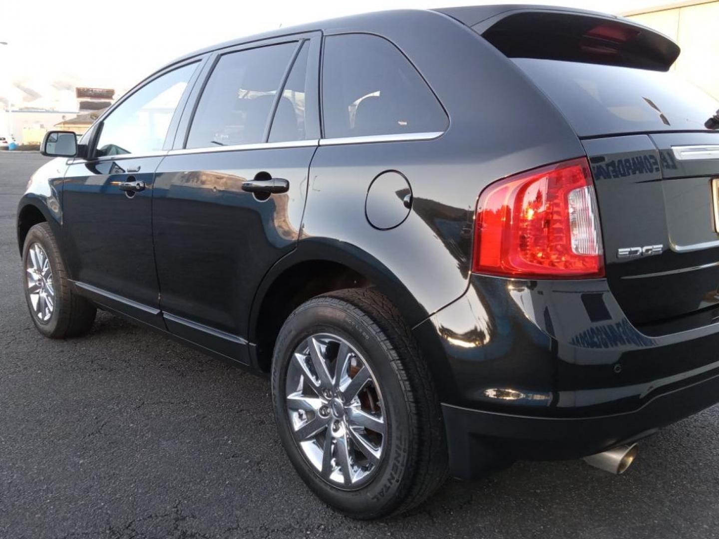 2013 Tuxedo Black Metallic /Charcoal Black Ford Edge Limited AWD (2FMDK4KC9DB) with an 3.5L V6 DOHC 24V engine, 6-Speed Automatic transmission, located at 6064 Gull Rd, Kalamazoo, MI, 49048, (269) 222-0088, 42.328388, -85.512924 - <b>Equipment</b><br>The vehicle keeps you comfortable with Auto Climate. The state of the art park assist system will guide you easily into any spot. The leather seats in this Ford Edge are a must for buyers looking for comfort, durability, and style. Protect this unit from unwanted accidents with a - Photo#7