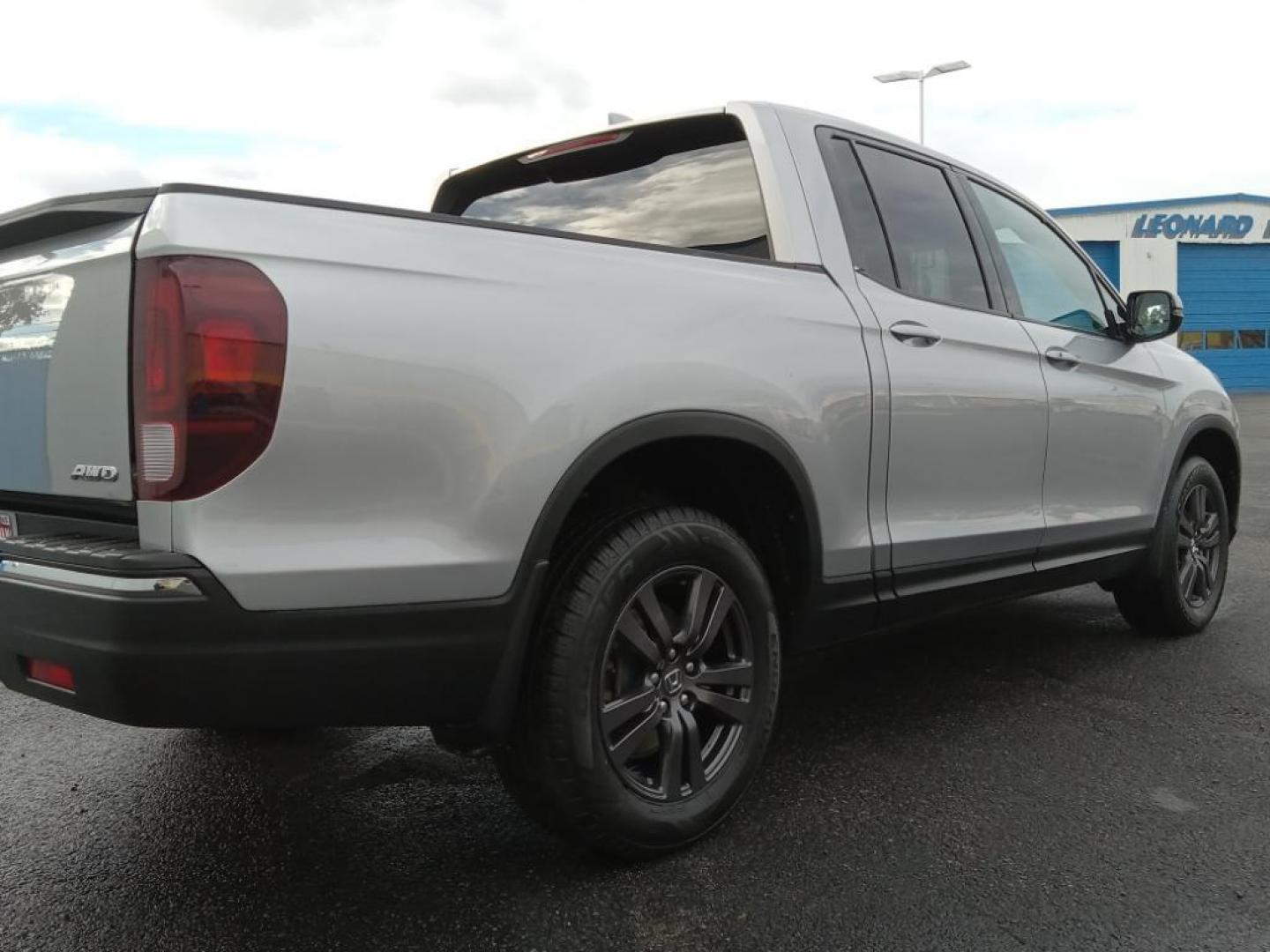 2019 Lunar Silver Metallic /Black Honda Ridgeline Sport AWD (5FPYK3F18KB) with an 3.5L V6 SOHC 24V engine, 6A transmission, located at 6064 Gull Rd, Kalamazoo, MI, 49048, (269) 222-0088, 42.328388, -85.512924 - This model keeps you comfortable with Auto Climate. Protect the Honda Ridgeline from unwanted accidents with a cutting edge backup camera system. It's AutoCheck: 1 owner, assurance of single-owner history for peace of mind. Bluetooth technology is built into it, keeping your hands on the steering wh - Photo#5