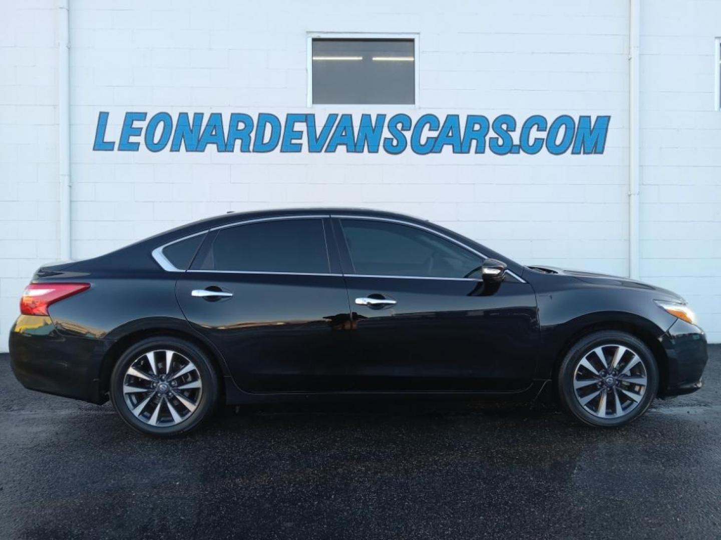 2016 Super Black /Beige Nissan Altima 2.5 SL (1N4AL3AP0GC) with an 2.5L L4 DOHC 16V engine, CVT transmission, located at 6064 Gull Rd, Kalamazoo, MI, 49048, (269) 222-0088, 42.328388, -85.512924 - <b>Equipment</b><br>The Nissan Altima is pure luxury with a heated steering wheel. See what's behind you with the back up camera on it. Bluetooth technology is built into this unit, keeping your hands on the steering wheel and your focus on the road. This unit has a clean AutoCheck report. This 2016 - Photo#0