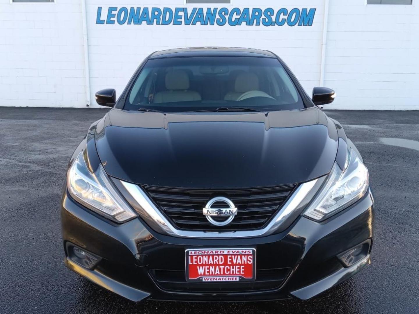 2016 Super Black /Beige Nissan Altima 2.5 SL (1N4AL3AP0GC) with an 2.5L L4 DOHC 16V engine, CVT transmission, located at 6064 Gull Rd, Kalamazoo, MI, 49048, (269) 222-0088, 42.328388, -85.512924 - <b>Equipment</b><br>The Nissan Altima is pure luxury with a heated steering wheel. See what's behind you with the back up camera on it. Bluetooth technology is built into this unit, keeping your hands on the steering wheel and your focus on the road. This unit has a clean AutoCheck report. This 2016 - Photo#3