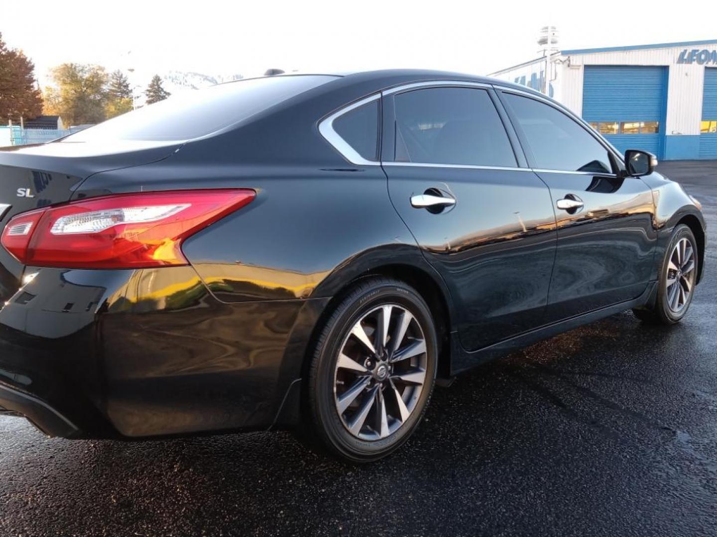 2016 Super Black /Beige Nissan Altima 2.5 SL (1N4AL3AP0GC) with an 2.5L L4 DOHC 16V engine, CVT transmission, located at 6064 Gull Rd, Kalamazoo, MI, 49048, (269) 222-0088, 42.328388, -85.512924 - <b>Equipment</b><br>The Nissan Altima is pure luxury with a heated steering wheel. See what's behind you with the back up camera on it. Bluetooth technology is built into this unit, keeping your hands on the steering wheel and your focus on the road. This unit has a clean AutoCheck report. This 2016 - Photo#5