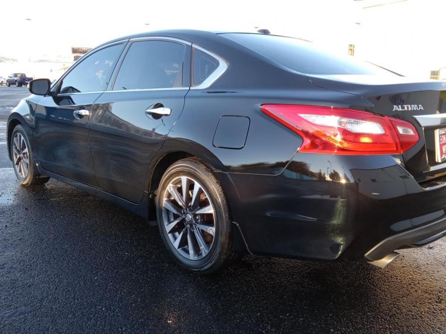 2016 Super Black /Beige Nissan Altima 2.5 SL (1N4AL3AP0GC) with an 2.5L L4 DOHC 16V engine, CVT transmission, located at 6064 Gull Rd, Kalamazoo, MI, 49048, (269) 222-0088, 42.328388, -85.512924 - <b>Equipment</b><br>The Nissan Altima is pure luxury with a heated steering wheel. See what's behind you with the back up camera on it. Bluetooth technology is built into this unit, keeping your hands on the steering wheel and your focus on the road. This unit has a clean AutoCheck report. This 2016 - Photo#7