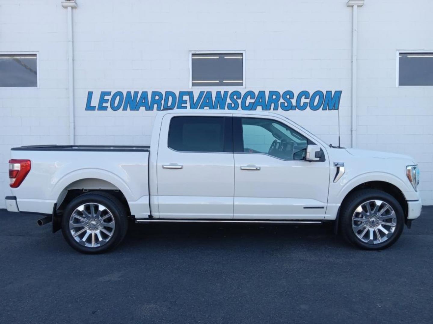 2023 Star White Metallic Tri-Coat /light slate Ford F-150 XL SuperCrew 6.5-ft. Bed 4WD (1FTFW1ED7PF) with an 3.5L V6 DOHC 16V HYBRID engine, 6A transmission, located at 6064 Gull Rd, Kalamazoo, MI, 49048, (269) 222-0088, 42.328388, -85.512924 - <b>Equipment</b><br>The leather seats in it are a must for buyers looking for comfort, durability, and style. The Ford F-150 offers Android Auto for seamless smartphone integration. It is pure luxury with a heated steering wheel. The installed navigation system will keep you on the right path. This - Photo#0