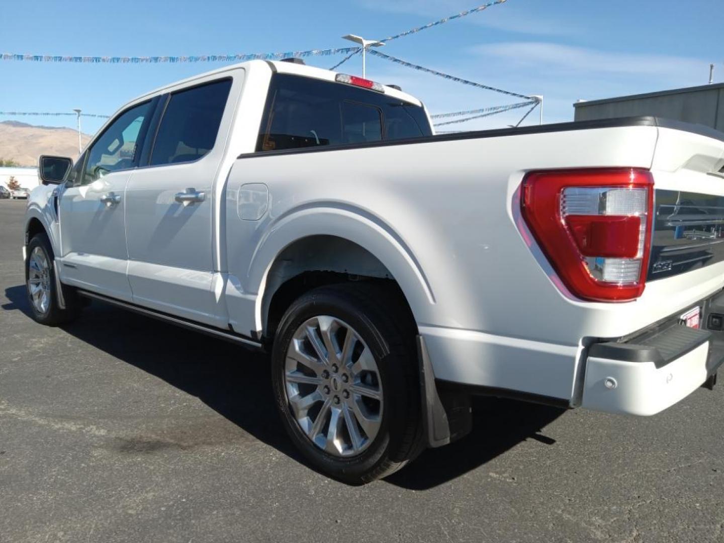 2023 Star White Metallic Tri-Coat /light slate Ford F-150 XL SuperCrew 6.5-ft. Bed 4WD (1FTFW1ED7PF) with an 3.5L V6 DOHC 16V HYBRID engine, 6A transmission, located at 6064 Gull Rd, Kalamazoo, MI, 49048, (269) 222-0088, 42.328388, -85.512924 - <b>Equipment</b><br>The leather seats in it are a must for buyers looking for comfort, durability, and style. The Ford F-150 offers Android Auto for seamless smartphone integration. It is pure luxury with a heated steering wheel. The installed navigation system will keep you on the right path. This - Photo#7