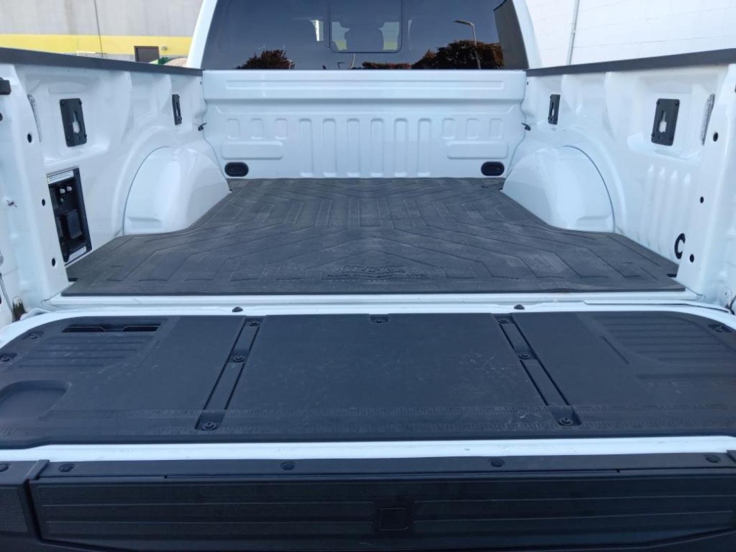 2023 Star White Metallic Tri-Coat /light slate Ford F-150 XL SuperCrew 6.5-ft. Bed 4WD (1FTFW1ED7PF) with an 3.5L V6 DOHC 16V HYBRID engine, 6A transmission, located at 6064 Gull Rd, Kalamazoo, MI, 49048, (269) 222-0088, 42.328388, -85.512924 - <b>Equipment</b><br>The leather seats in it are a must for buyers looking for comfort, durability, and style. The Ford F-150 offers Android Auto for seamless smartphone integration. It is pure luxury with a heated steering wheel. The installed navigation system will keep you on the right path. This - Photo#27