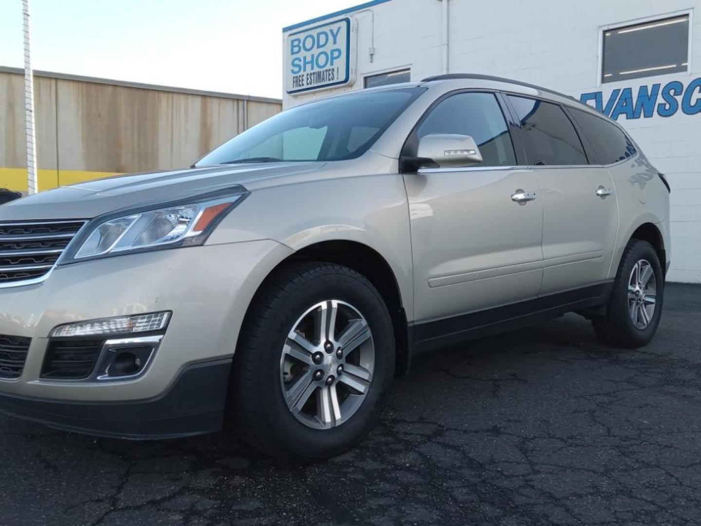 2016 Champagne Silver Metallic /Ebony Chevrolet Traverse 2LT AWD (1GNKVHKD5GJ) with an 3.6L V6 DOHC 24V engine, 6-Speed Automatic transmission, located at 6064 Gull Rd, Kalamazoo, MI, 49048, (269) 222-0088, 42.328388, -85.512924 - <b>Equipment</b><br>It features a hands-free Bluetooth phone system. The leather seats in this vehicle are a must for buyers looking for comfort, durability, and style. This unit has a clean AutoCheck report. with XM/Sirus Satellite Radio you are no longer restricted by poor quality local radio sta - Photo#2