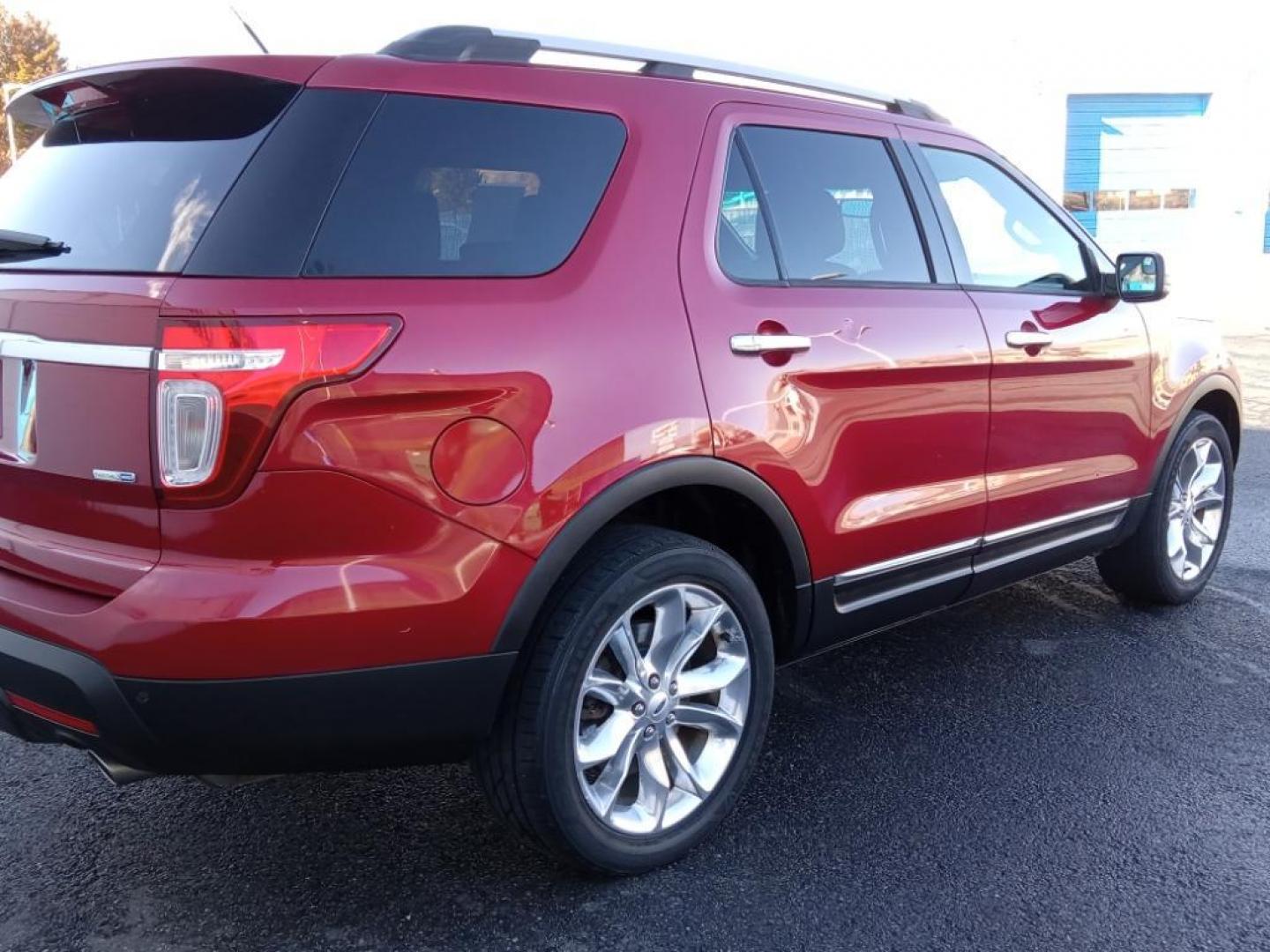 2014 Ruby Red Metallic Tinted Clearcoat /Medium Light Stone Ford Explorer XLT 4WD (1FM5K8D88EG) with an 3.5L V6 DOHC 24V engine, 6-Speed Automatic transmission, located at 6064 Gull Rd, Kalamazoo, MI, 49048, (269) 222-0088, 42.328388, -85.512924 - <b>Equipment</b><br>The leather seats in this 1/2 ton suv are a must for buyers looking for comfort, durability, and style. Bluetooth technology is built into this vehicle, keeping your hands on the steering wheel and your focus on the road. The installed navigation system will keep you on the right - Photo#5