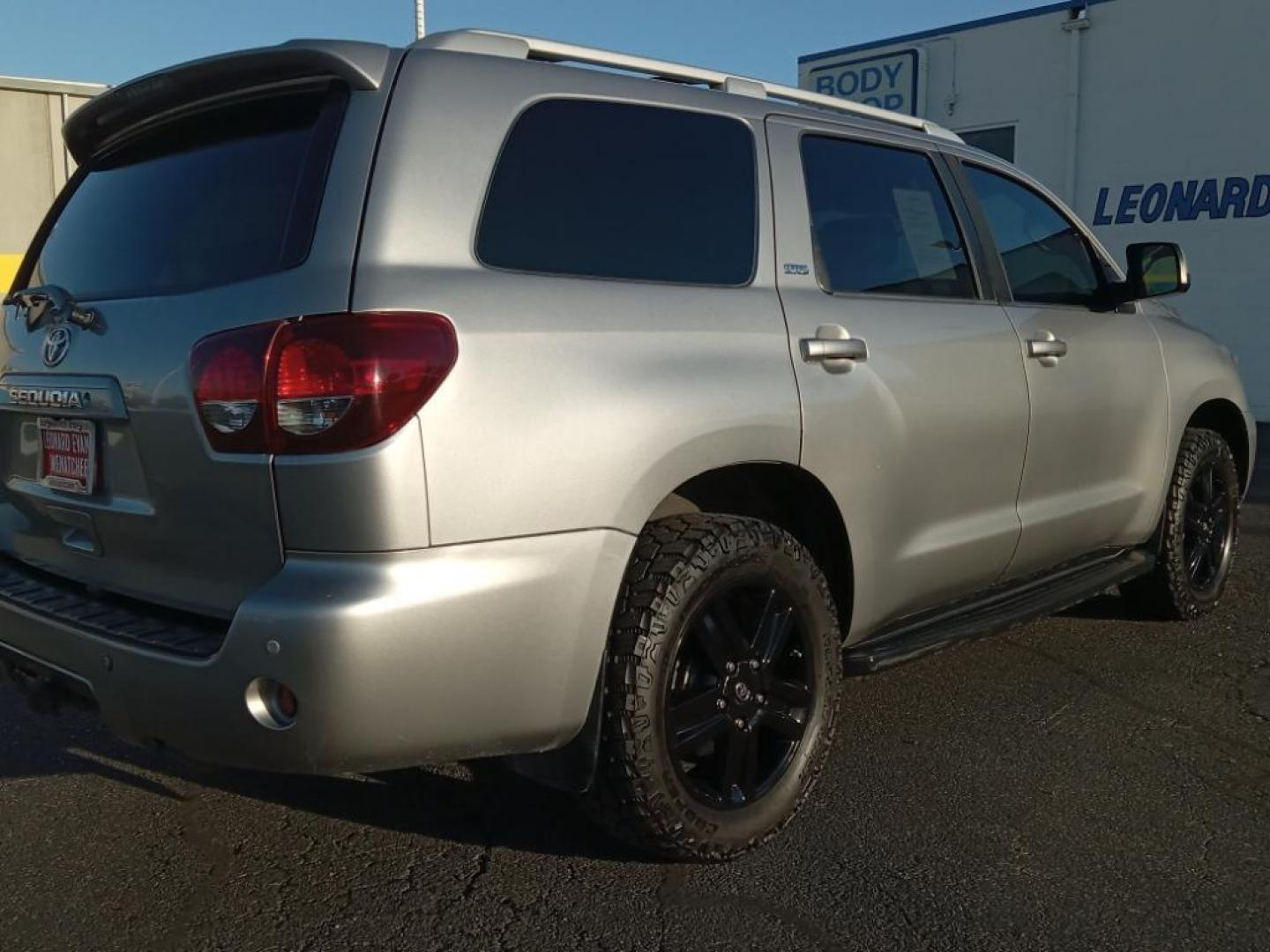 2018 Silver Sky Metallic /Graphite Toyota Sequoia SR5 5.7L 4WD (5TDBY5G18JS) with an 5.7L V8 DOHC 32V engine, 6A transmission, located at 6064 Gull Rd, Kalamazoo, MI, 49048, (269) 222-0088, 42.328388, -85.512924 - <b>Equipment</b><br>See what's behind you with the back up camera on it. The installed navigation system will keep you on the right path. The vehicle offers Automatic Climate Control for personalized comfort. The leather seats in this 1/2 ton suv are a must for buyers looking for comfort, durability - Photo#5