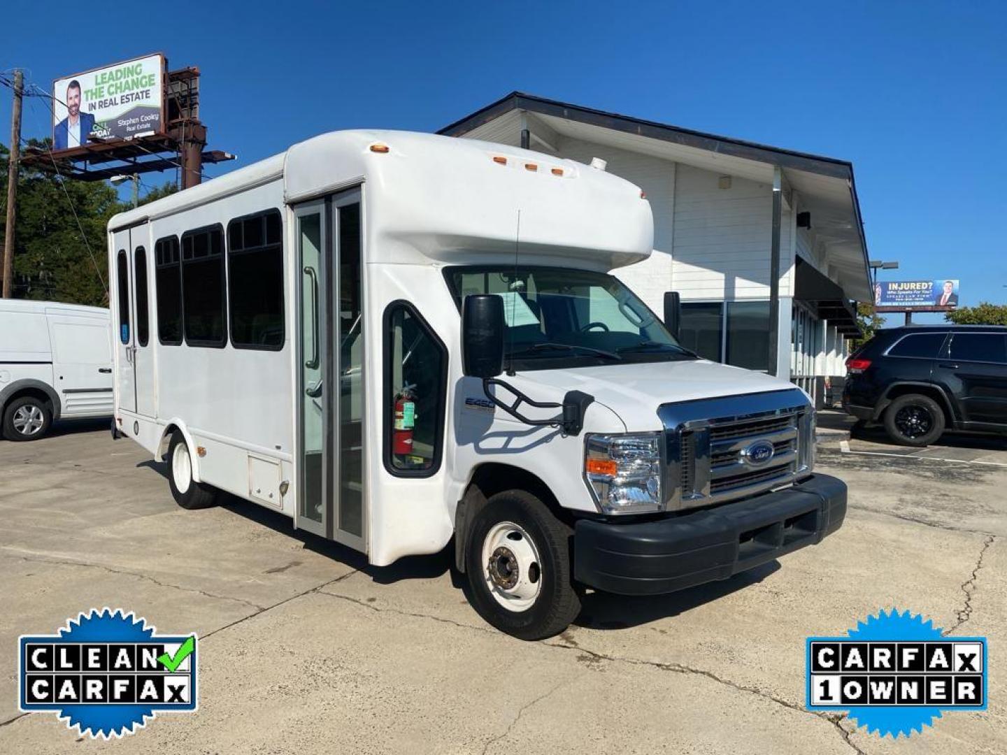 2019 Oxford White /Medium Flint Ford Econoline E450 (1FDFE4FS0KD) with an 6.8L V10 SOHC 20V engine, 6-speed automatic transmission, located at 6064 Gull Rd, Kalamazoo, MI, 49048, (269) 222-0088, 42.328388, -85.512924 - <b>Equipment</b><br>Good News! This certified CARFAX 1-owner vehicle has only had one owner before you. The vehicle has a clean CARFAX vehicle history report. This vehicle has a V10, 6.8L (415 CID) high output engine. This 1 1/2 ton van embodies class and sophistication with its refined white exteri - Photo#1