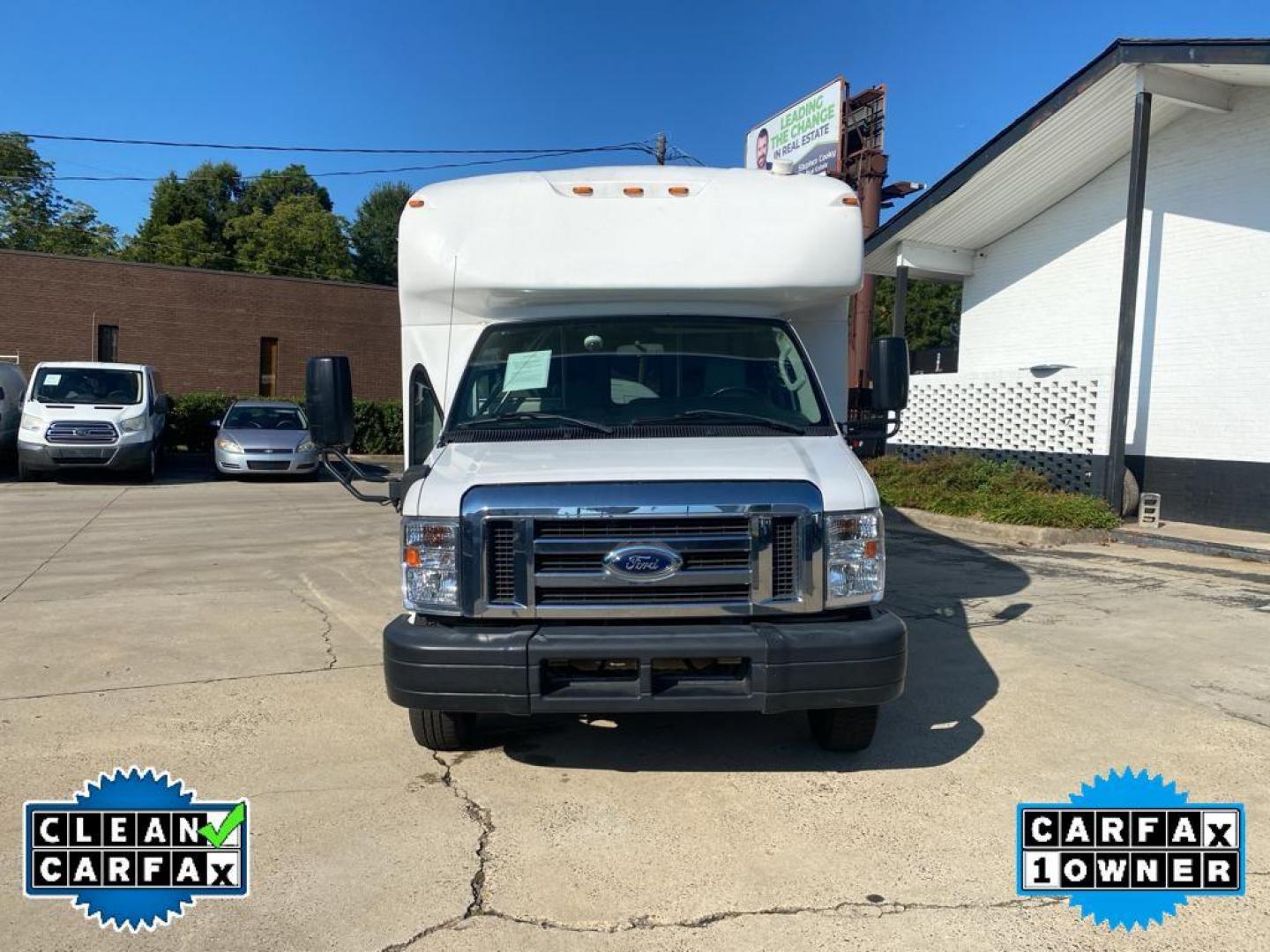 2019 Oxford White /Medium Flint Ford Econoline E450 (1FDFE4FS0KD) with an 6.8L V10 SOHC 20V engine, 6-speed automatic transmission, located at 6064 Gull Rd, Kalamazoo, MI, 49048, (269) 222-0088, 42.328388, -85.512924 - <b>Equipment</b><br>Good News! This certified CARFAX 1-owner vehicle has only had one owner before you. The vehicle has a clean CARFAX vehicle history report. This vehicle has a V10, 6.8L (415 CID) high output engine. This 1 1/2 ton van embodies class and sophistication with its refined white exteri - Photo#2