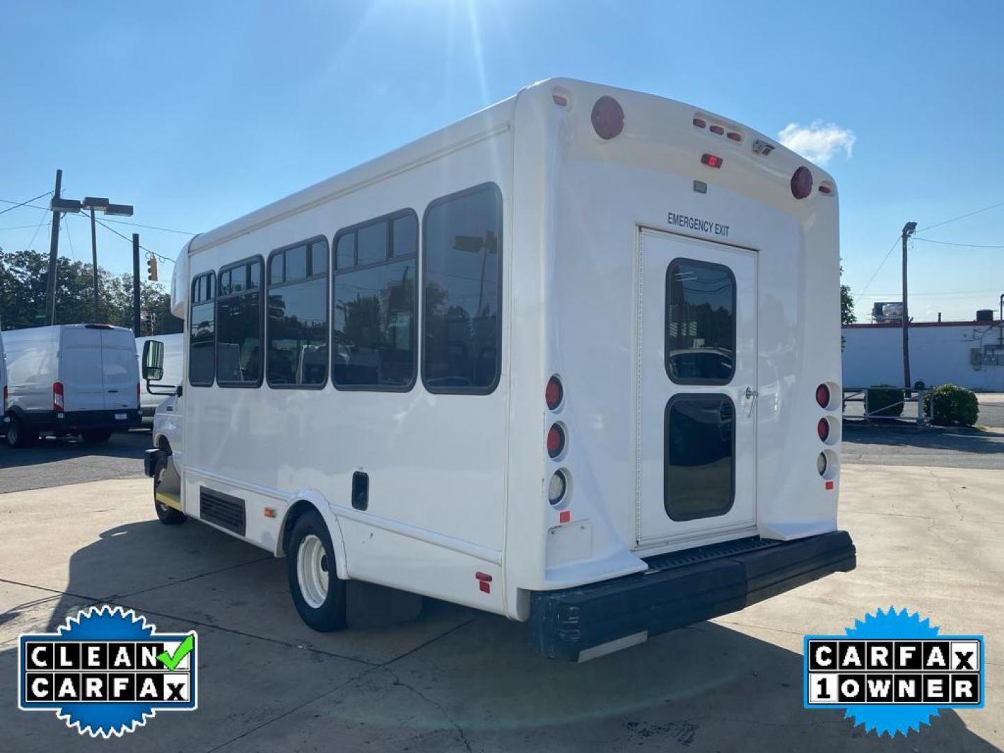 2019 Oxford White /Medium Flint Ford Econoline E450 (1FDFE4FS0KD) with an 6.8L V10 SOHC 20V engine, 6-speed automatic transmission, located at 6064 Gull Rd, Kalamazoo, MI, 49048, (269) 222-0088, 42.328388, -85.512924 - <b>Equipment</b><br>Good News! This certified CARFAX 1-owner vehicle has only had one owner before you. The vehicle has a clean CARFAX vehicle history report. This vehicle has a V10, 6.8L (415 CID) high output engine. This 1 1/2 ton van embodies class and sophistication with its refined white exteri - Photo#5