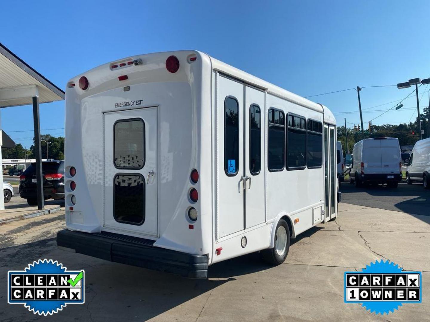 2019 Oxford White /Medium Flint Ford Econoline E450 (1FDFE4FS0KD) with an 6.8L V10 SOHC 20V engine, 6-speed automatic transmission, located at 6064 Gull Rd, Kalamazoo, MI, 49048, (269) 222-0088, 42.328388, -85.512924 - <b>Equipment</b><br>Good News! This certified CARFAX 1-owner vehicle has only had one owner before you. The vehicle has a clean CARFAX vehicle history report. This vehicle has a V10, 6.8L (415 CID) high output engine. This 1 1/2 ton van embodies class and sophistication with its refined white exteri - Photo#7