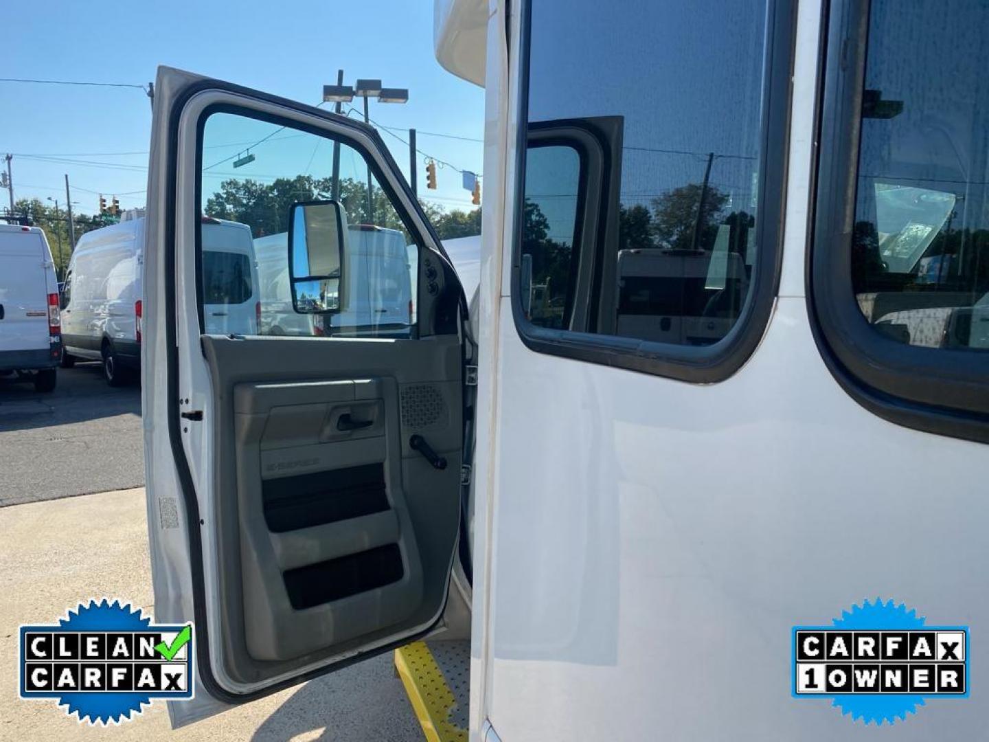 2019 Oxford White /Medium Flint Ford Econoline E450 (1FDFE4FS0KD) with an 6.8L V10 SOHC 20V engine, 6-speed automatic transmission, located at 6064 Gull Rd, Kalamazoo, MI, 49048, (269) 222-0088, 42.328388, -85.512924 - <b>Equipment</b><br>Good News! This certified CARFAX 1-owner vehicle has only had one owner before you. The vehicle has a clean CARFAX vehicle history report. This vehicle has a V10, 6.8L (415 CID) high output engine. This 1 1/2 ton van embodies class and sophistication with its refined white exteri - Photo#9