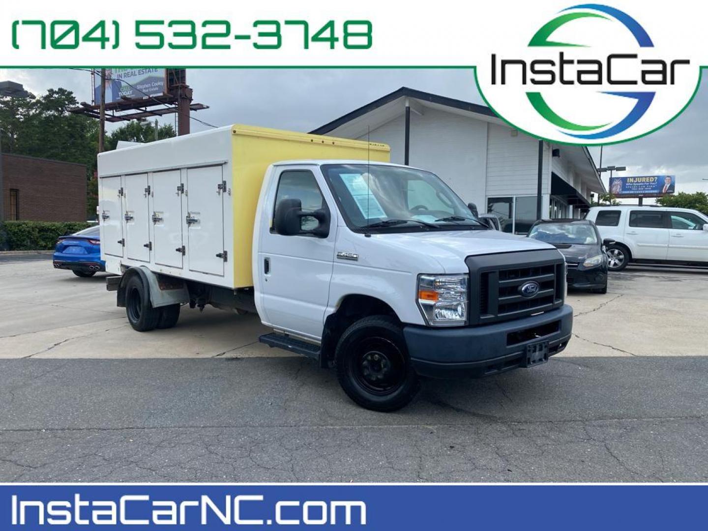 2017 Oxford White /Medium Flint Ford Econoline E450 (1FDXE4FSXHD) with an 6.8L V10 SOHC 20V engine, 6-speed automatic transmission, located at 6064 Gull Rd, Kalamazoo, MI, 49048, (269) 222-0088, 42.328388, -85.512924 - <b>Equipment</b><br>Our dealership has already run the CARFAX report and it is clean. A clean CARFAX is a great asset for resale value in the future. This vehicle is a certified CARFAX 1-owner. This model is rear wheel drive. Set the temperature exactly where you are most comfortable in it. The fan - Photo#0