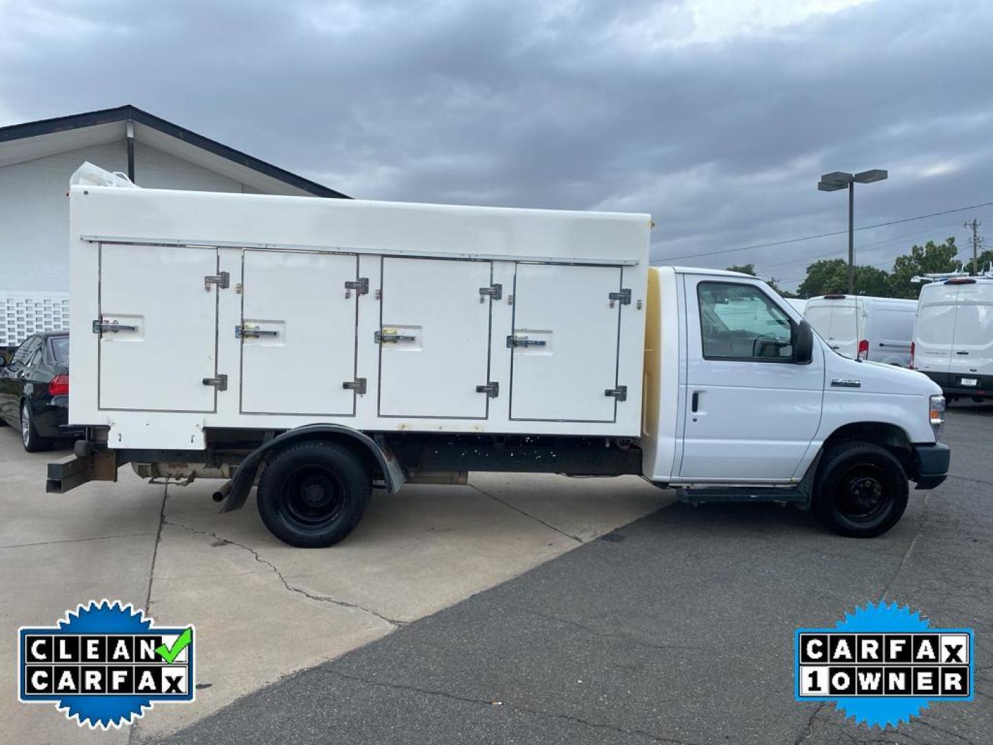 2017 Oxford White /Medium Flint Ford Econoline E450 (1FDXE4FSXHD) with an 6.8L V10 SOHC 20V engine, 6-speed automatic transmission, located at 6064 Gull Rd, Kalamazoo, MI, 49048, (269) 222-0088, 42.328388, -85.512924 - <b>Equipment</b><br>Our dealership has already run the CARFAX report and it is clean. A clean CARFAX is a great asset for resale value in the future. This vehicle is a certified CARFAX 1-owner. This model is rear wheel drive. Set the temperature exactly where you are most comfortable in it. The fan - Photo#12