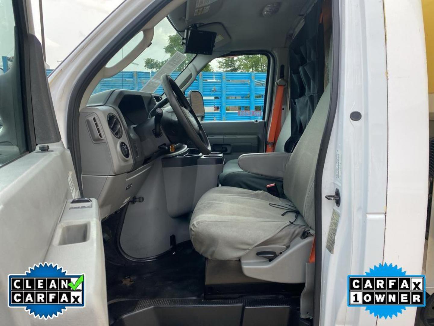 2017 Oxford White /Medium Flint Ford Econoline E450 (1FDXE4FSXHD) with an 6.8L V10 SOHC 20V engine, 6-speed automatic transmission, located at 6064 Gull Rd, Kalamazoo, MI, 49048, (269) 222-0088, 42.328388, -85.512924 - <b>Equipment</b><br>Our dealership has already run the CARFAX report and it is clean. A clean CARFAX is a great asset for resale value in the future. This vehicle is a certified CARFAX 1-owner. This model is rear wheel drive. Set the temperature exactly where you are most comfortable in it. The fan - Photo#20