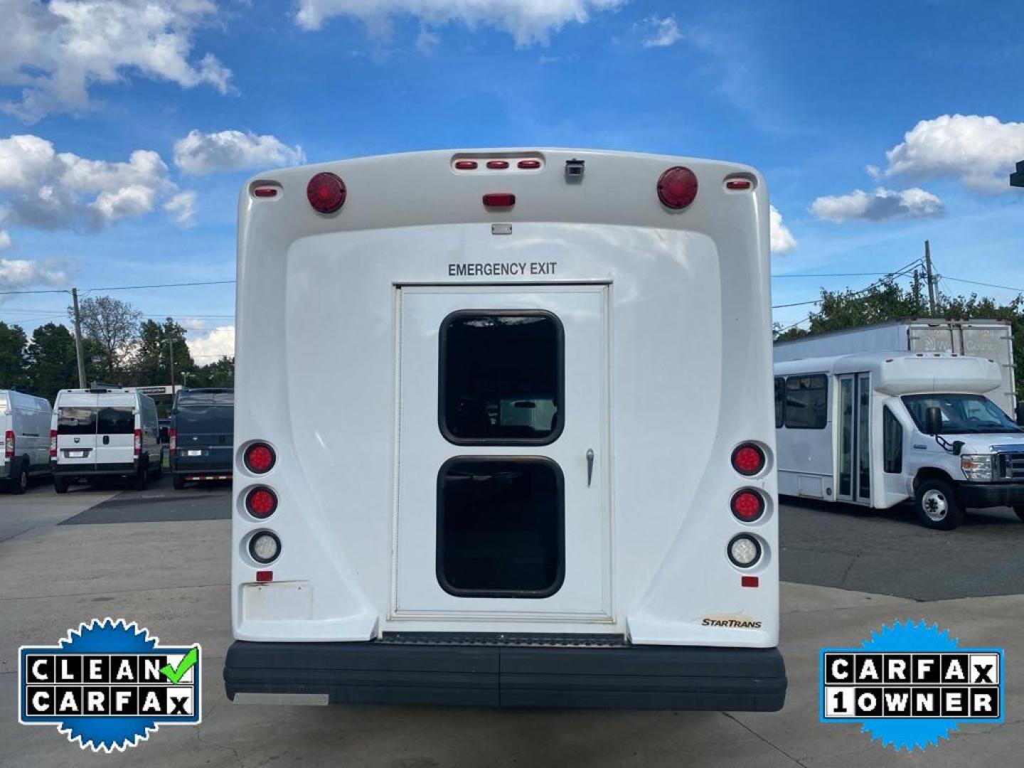 2019 Oxford White /Medium Flint Ford Econoline E450 (1FDFE4FS2KD) with an 6.8L V10 SOHC 20V engine, 6-speed automatic transmission, located at 6064 Gull Rd, Kalamazoo, MI, 49048, (269) 222-0088, 42.328388, -85.512924 - <b>Equipment</b><br>This 2019 Ford E-450 Super Duty E-Series has a clean CARFAX vehicle history report. Good News! This certified CARFAX 1-owner vehicle has only had one owner before you. Set the temperature exactly where you are most comfortable in the vehicle. The fan speed and temperature will au - Photo#13